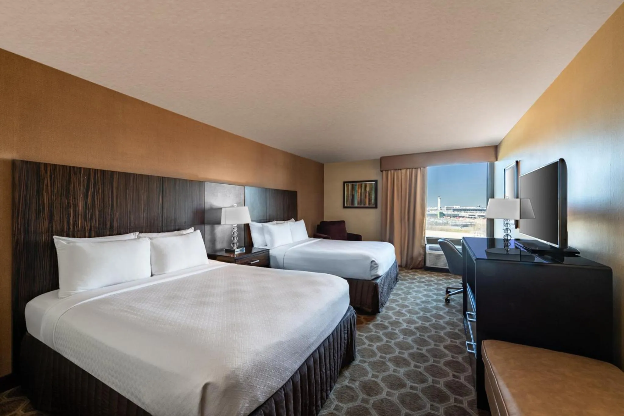 Photo of the whole room, Bed in Crowne Plaza Newark Airport by IHG