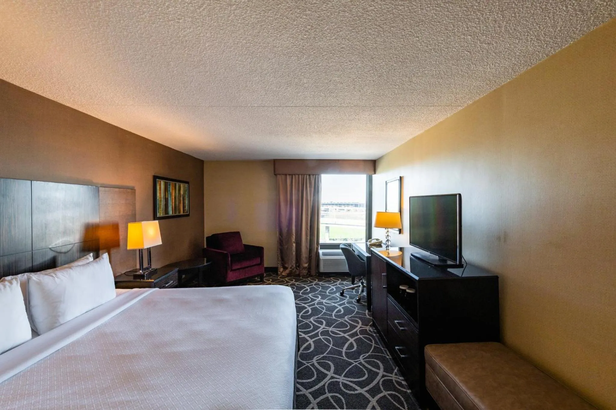 Photo of the whole room, Bed in Crowne Plaza Newark Airport by IHG