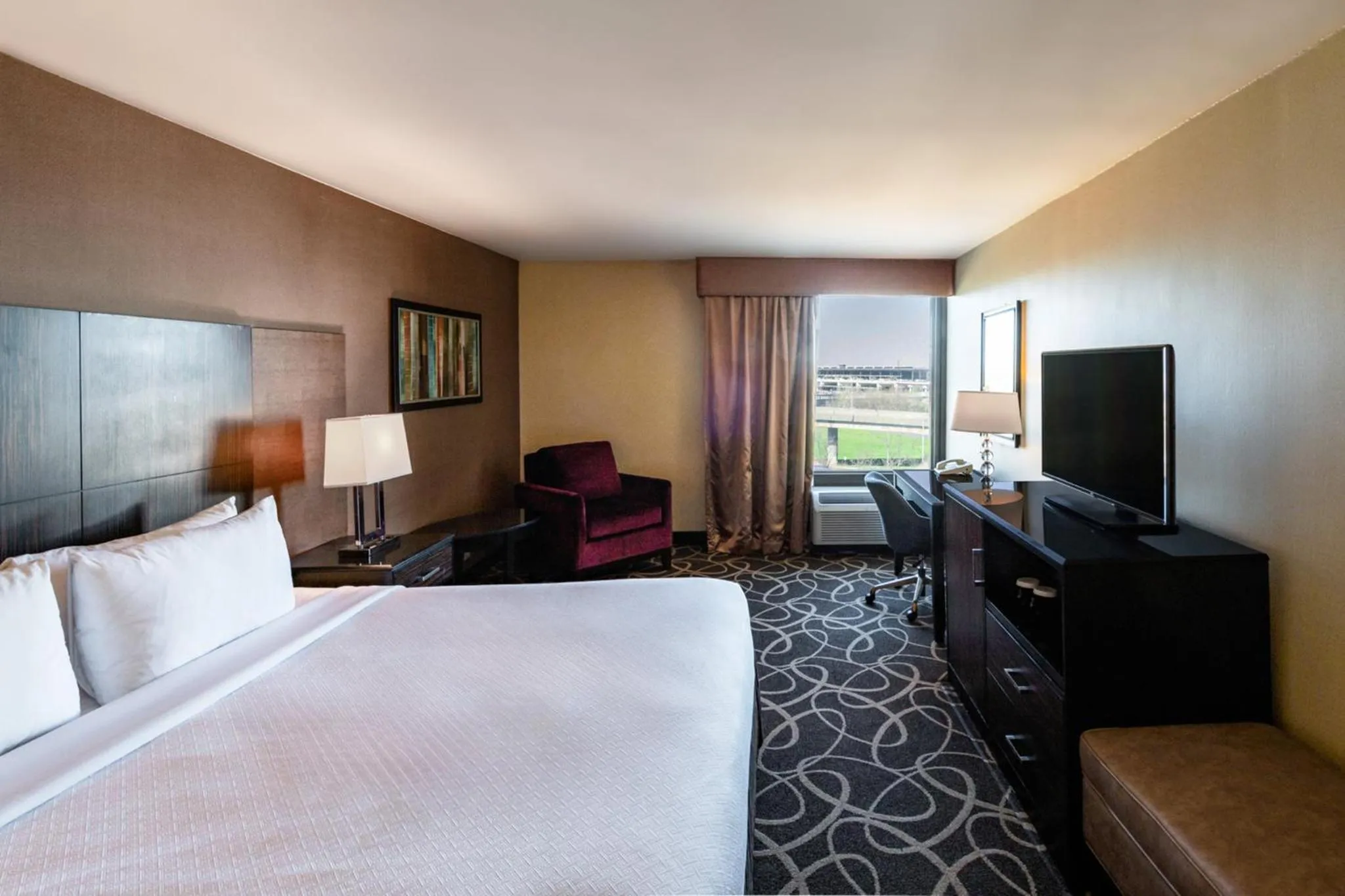 Photo of the whole room, Bed in Crowne Plaza Newark Airport by IHG