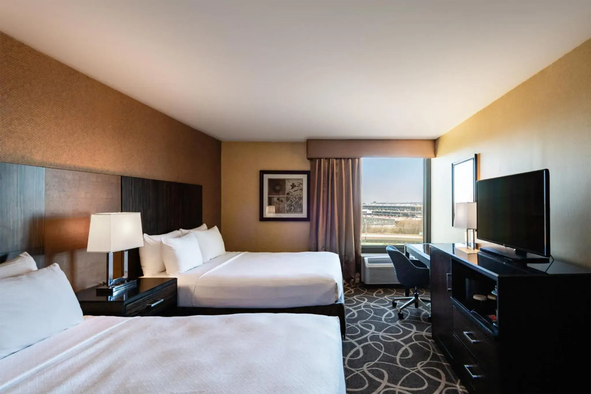Double Room with Bath Tub - Disability Access in Crowne Plaza Newark Airport by IHG Double Room with Bath Tub - Disability Access in Crowne Plaza Newark Airport by IHG