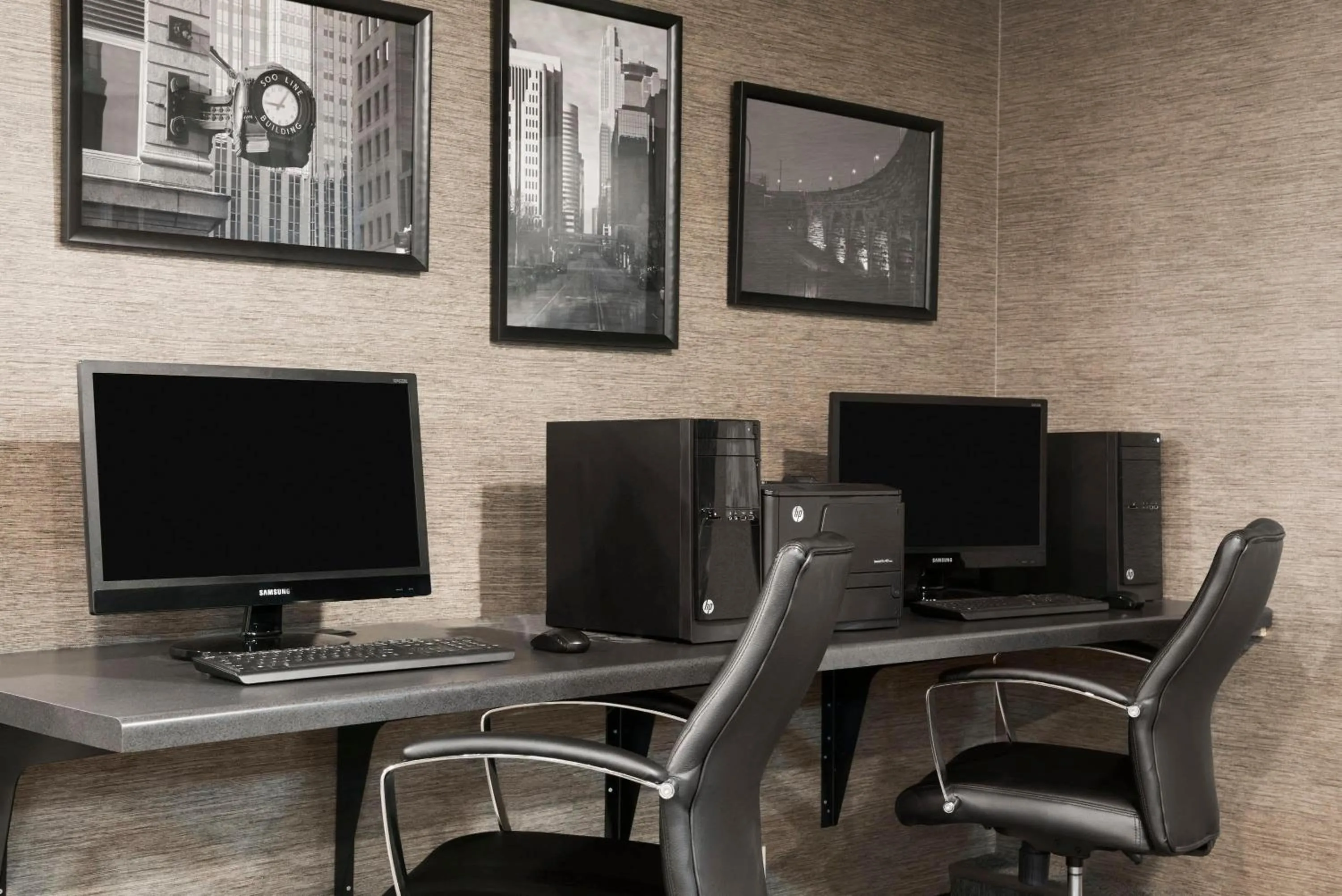 Business facilities in Days Hotel by Wyndham University Ave SE