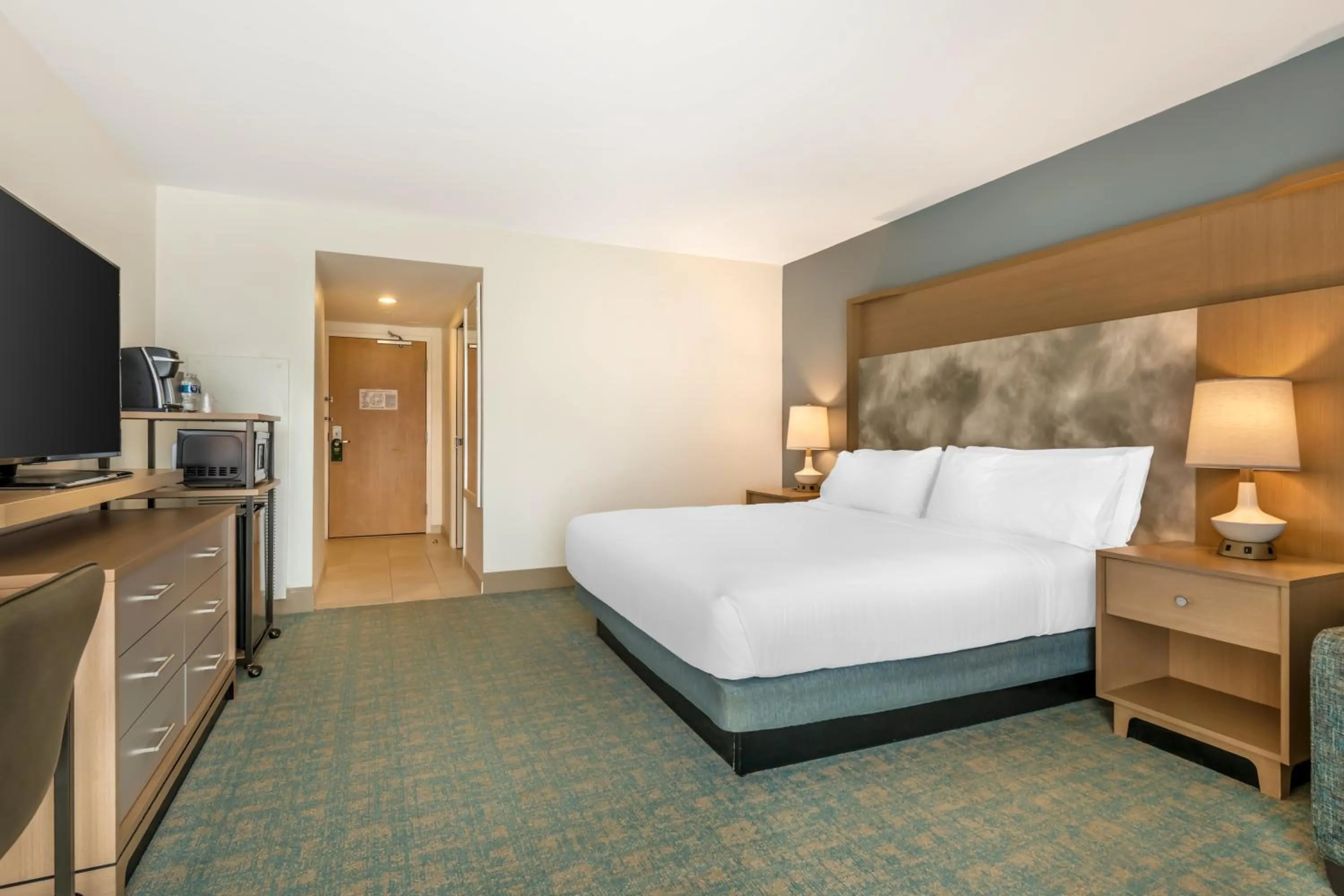 Photo of the whole room, Bed in Holiday Inn Orlando – Disney Springs® Area by IHG