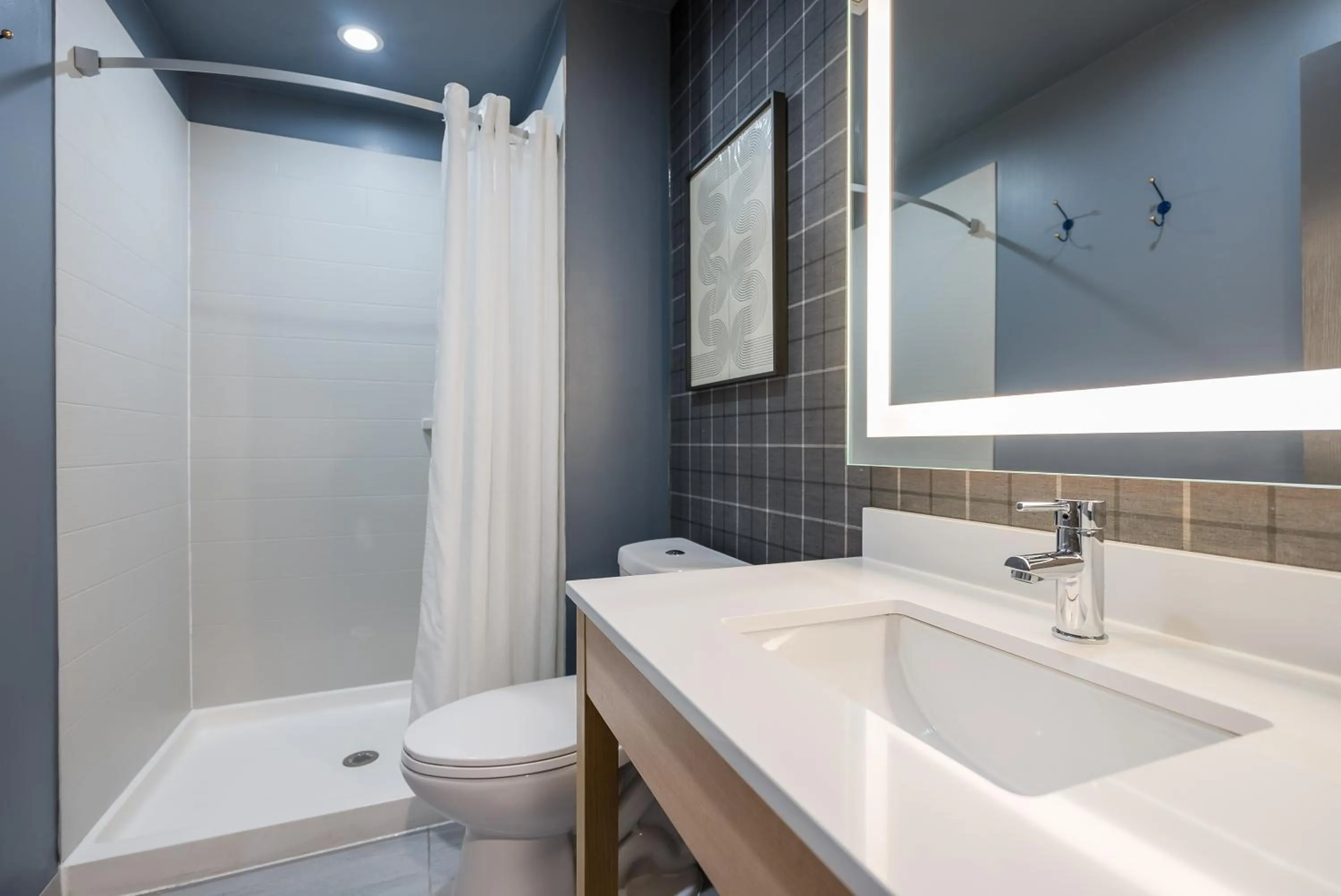 Shower in Ardsley Acres Hotel Court