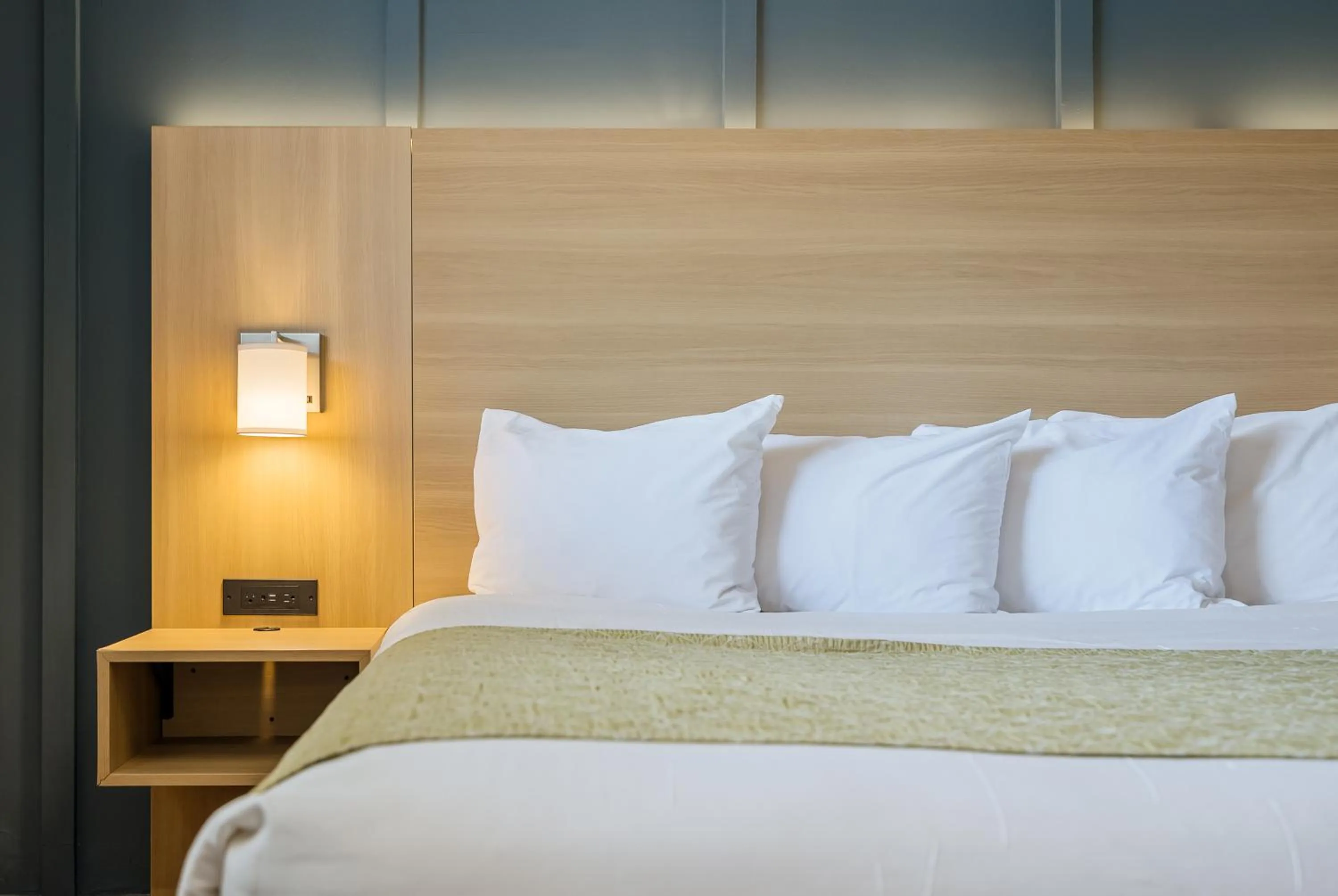 Bed in Ardsley Acres Hotel Court