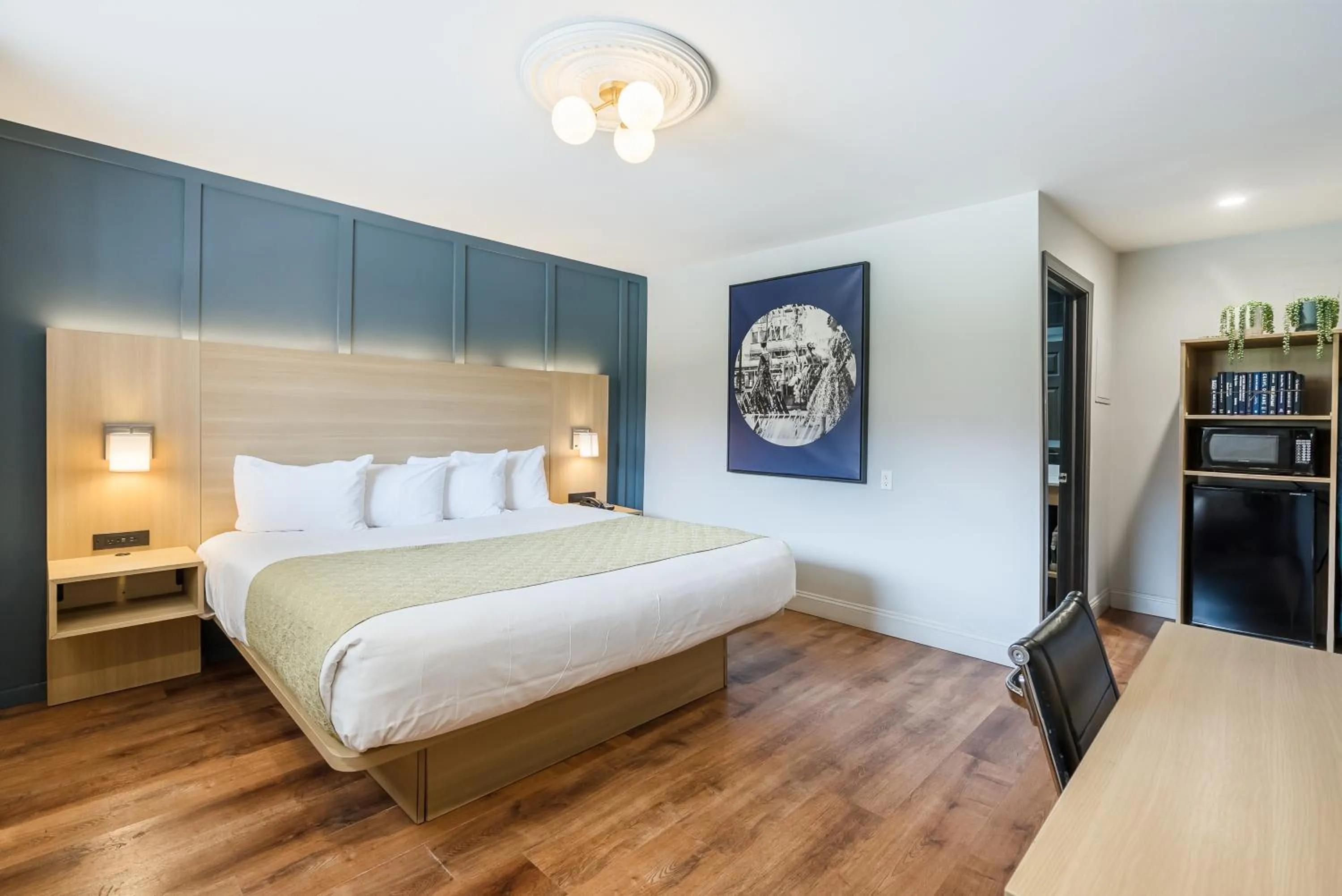 Bed in Ardsley Acres Hotel Court