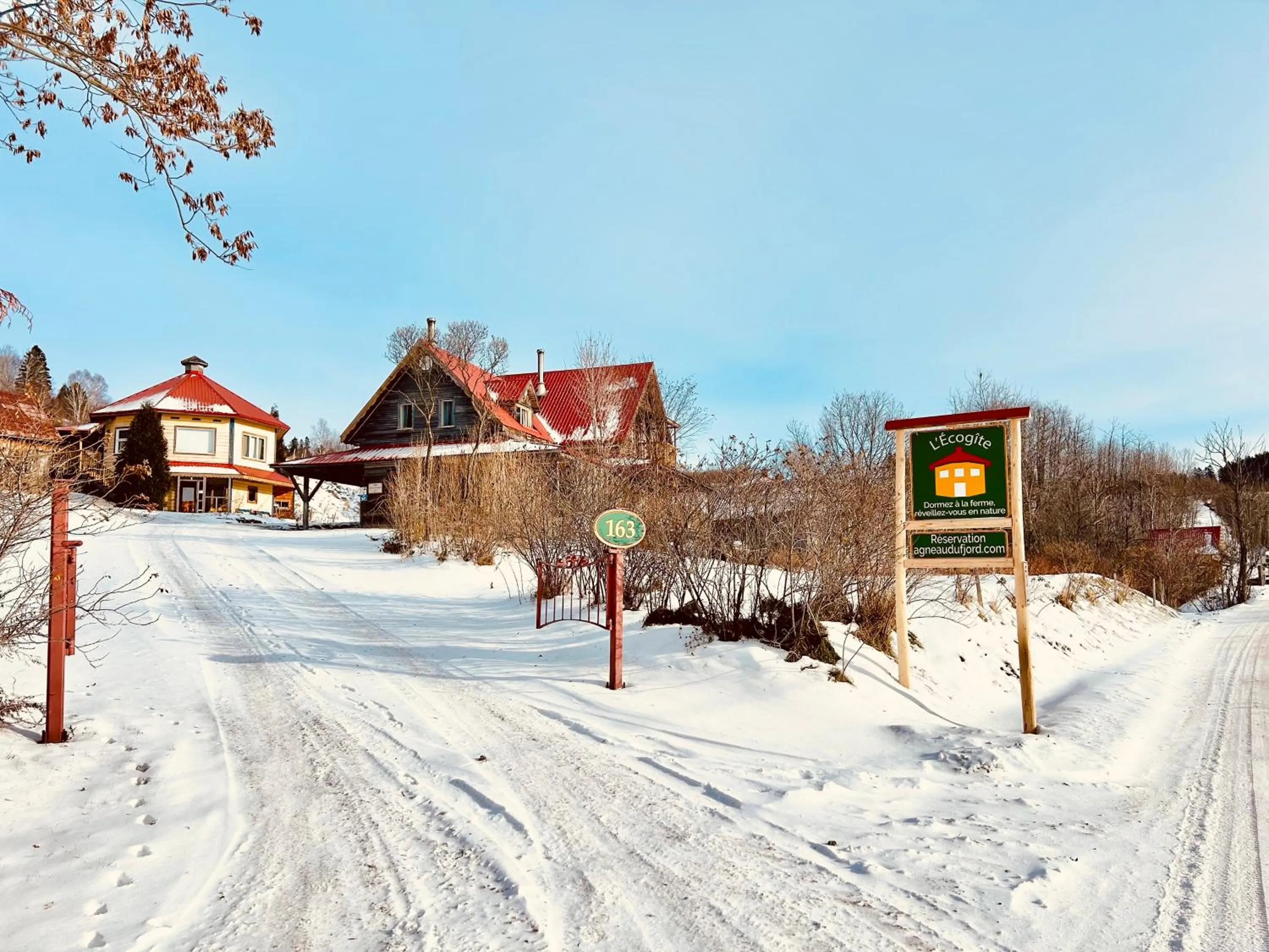 Facade/entrance in La vieille ferme, Écogîte