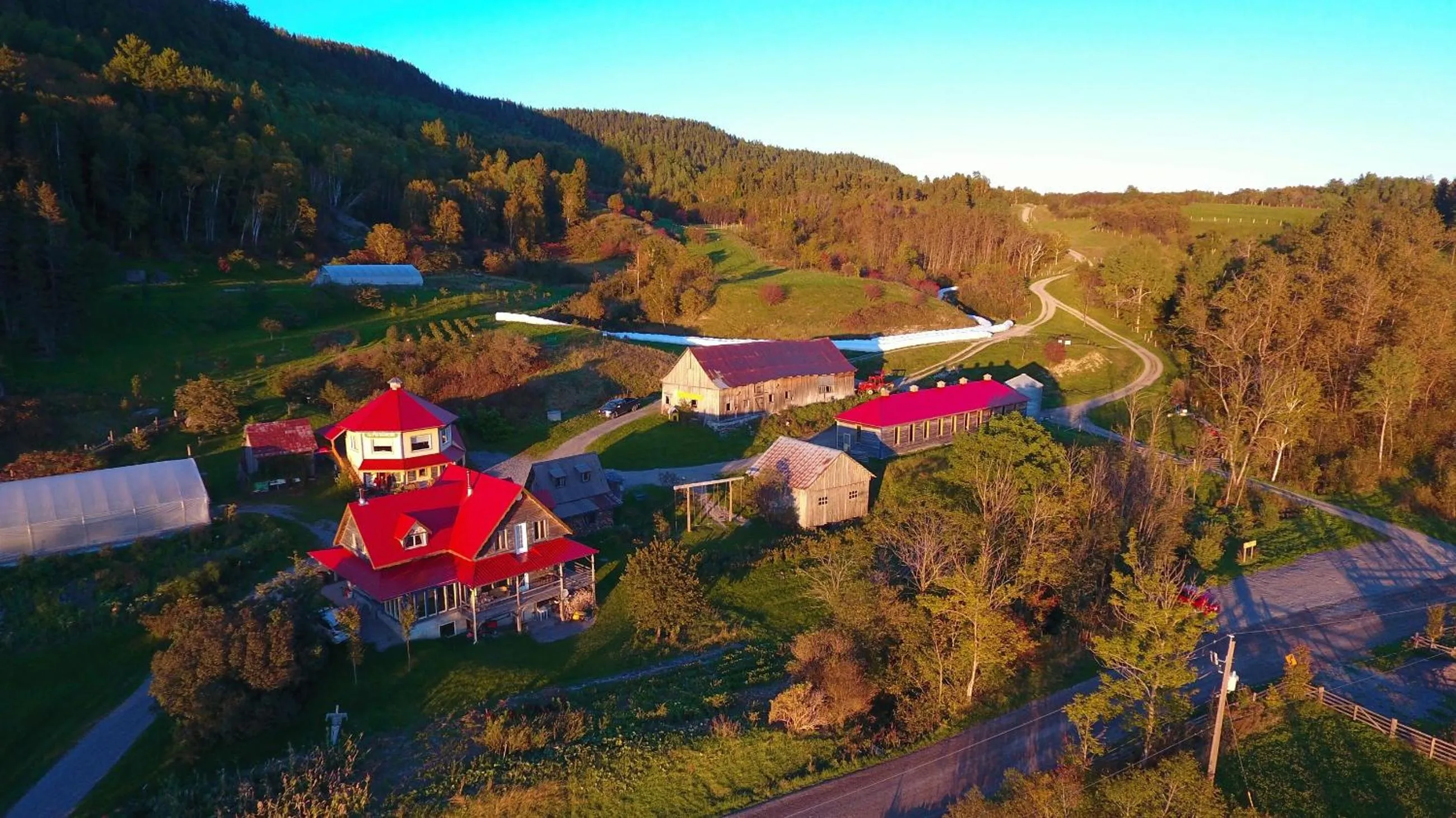 Landmark view in La vieille ferme, Écogîte