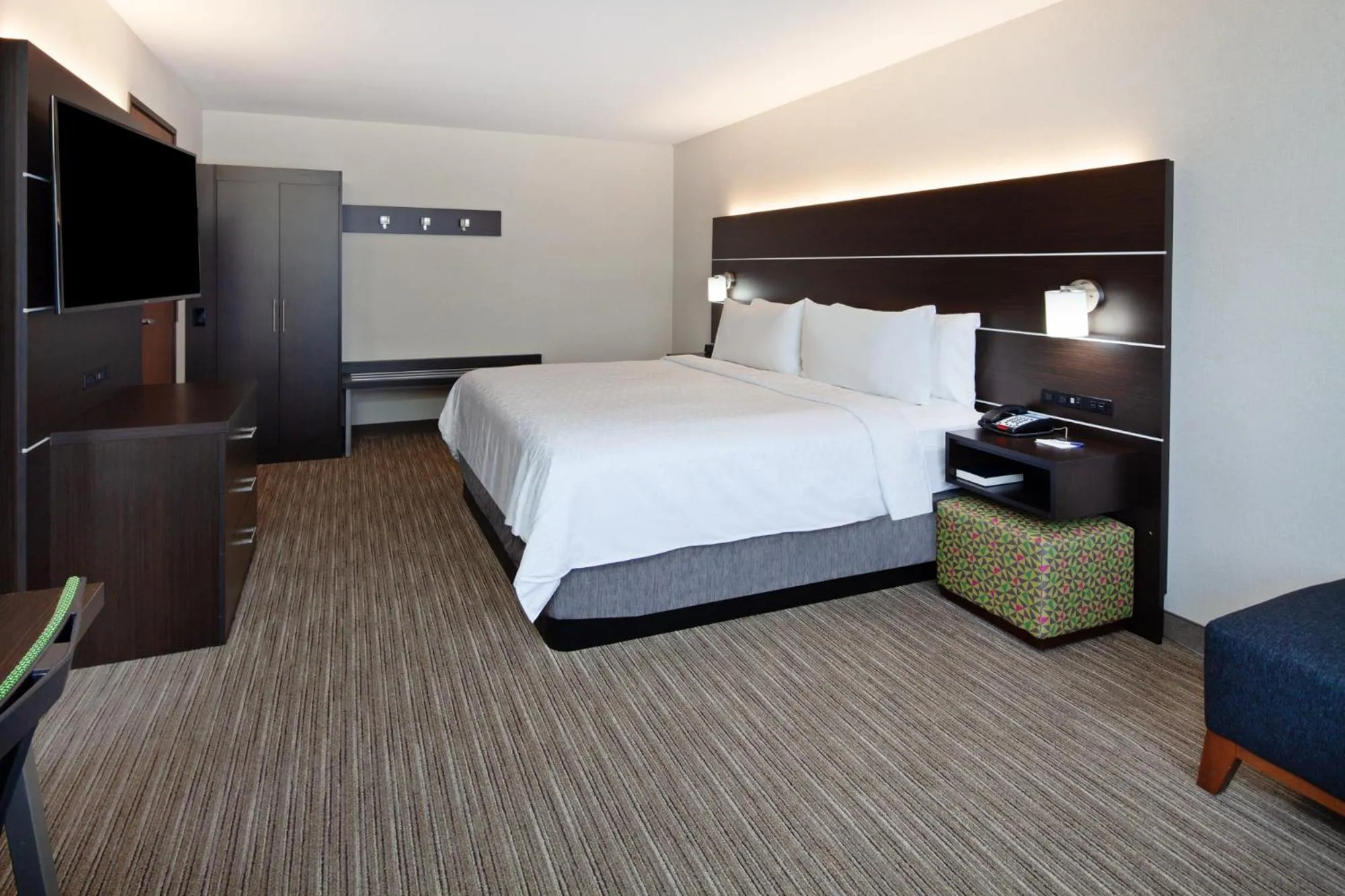 Bedroom, Bed in Holiday Inn Express & Suites Oakland - Airport by IHG