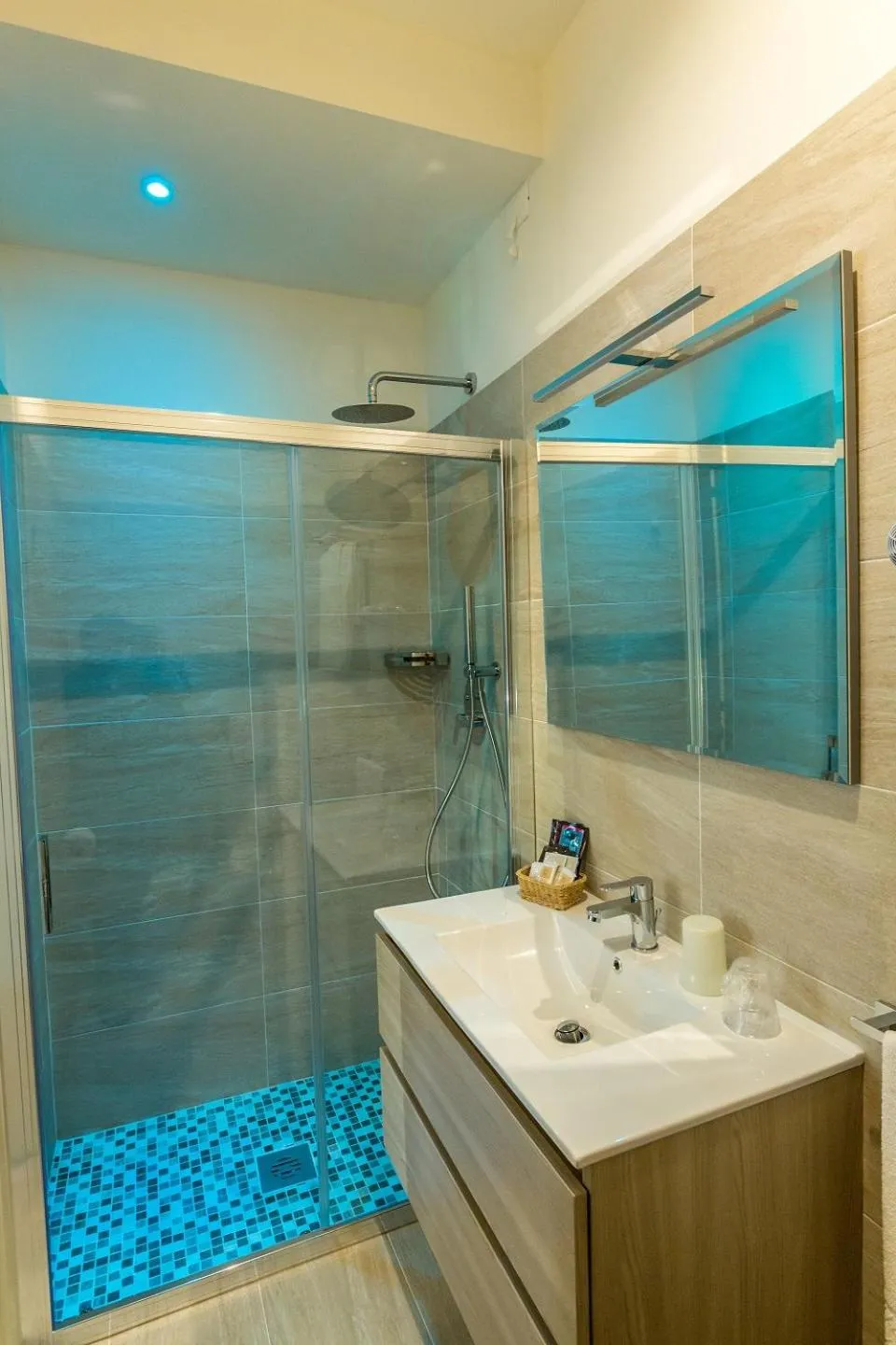 Shower in Hotel Cristina