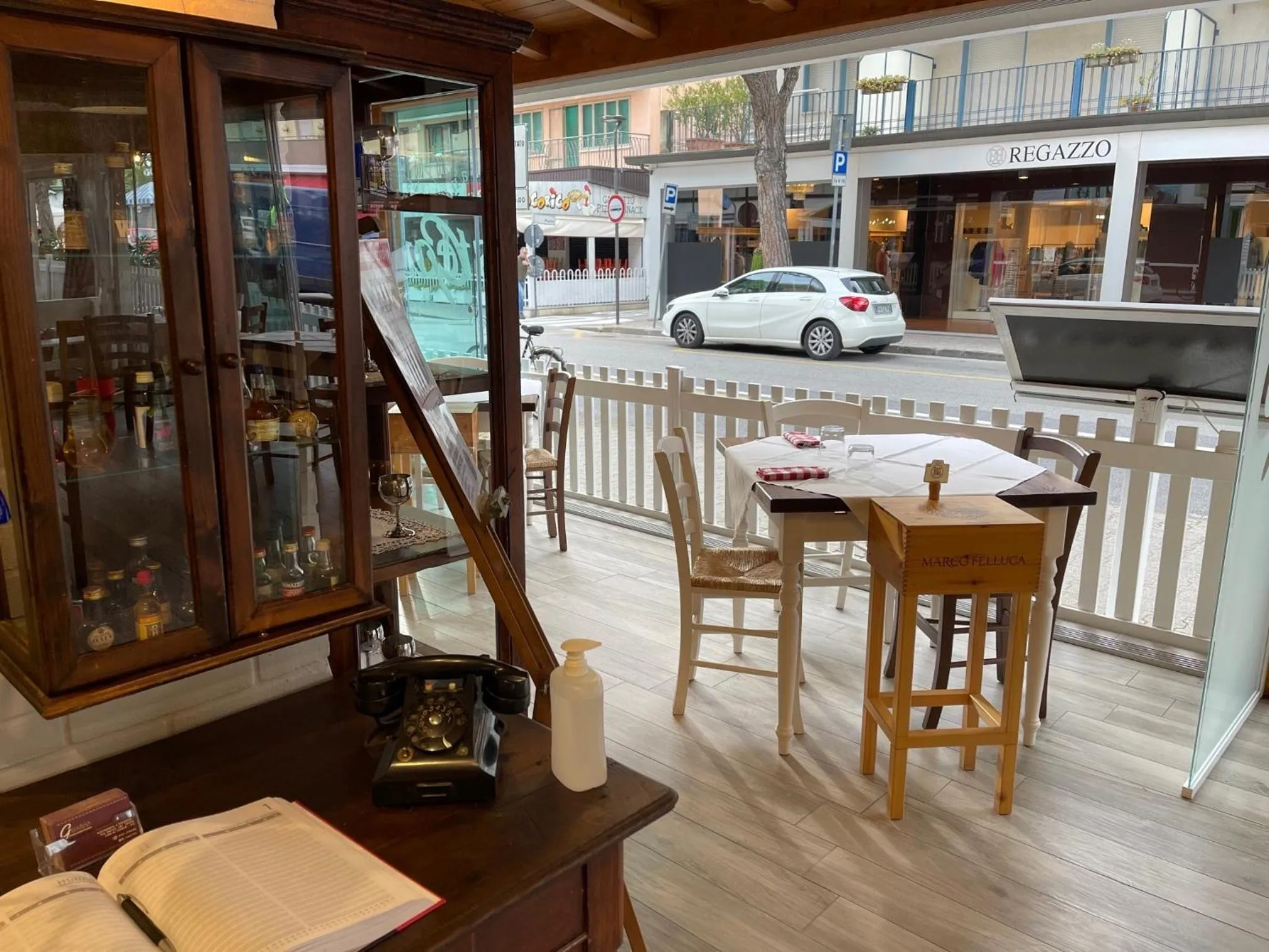 Restaurant/places to eat in Hotel Cristina