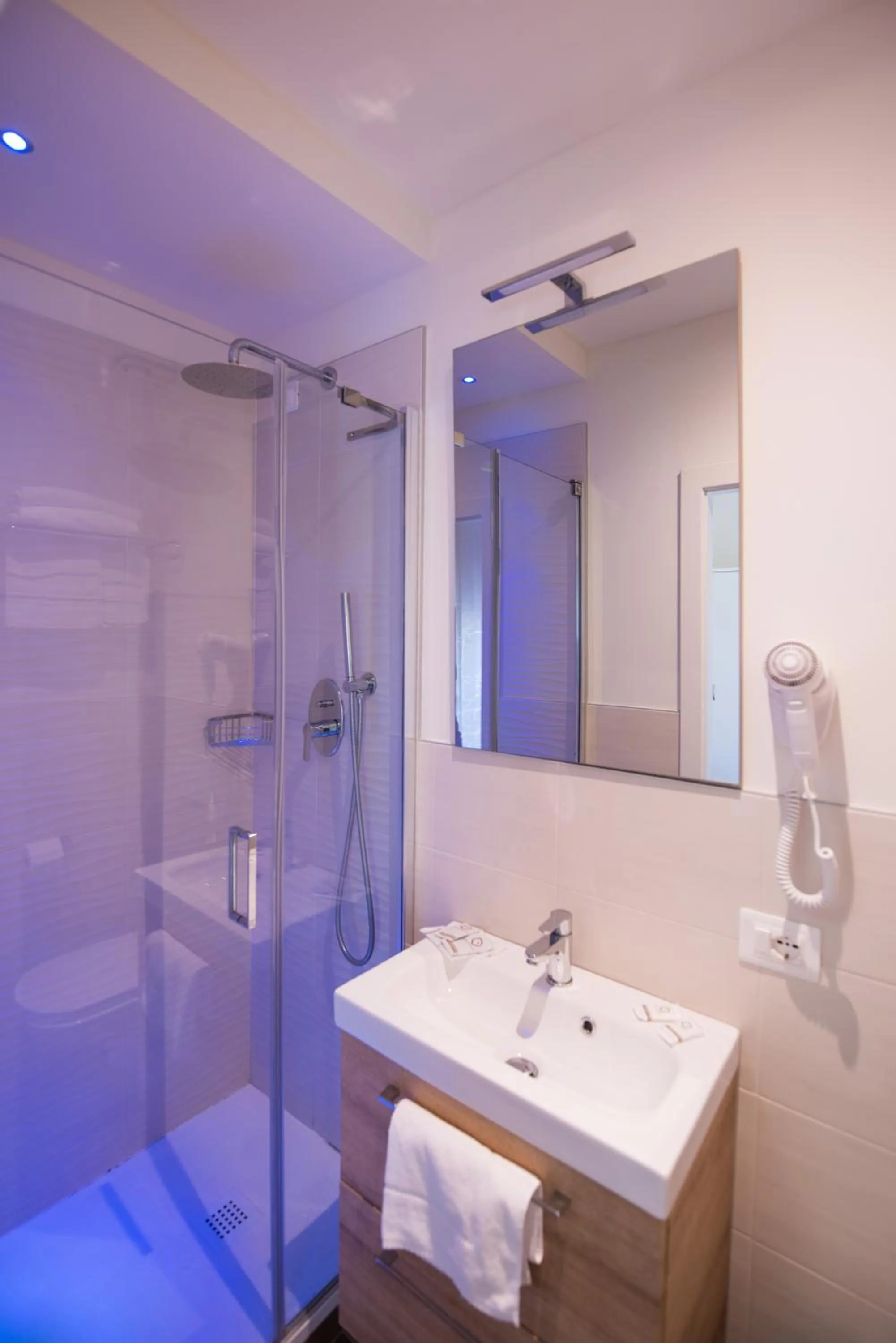 Shower in Hotel Cristina