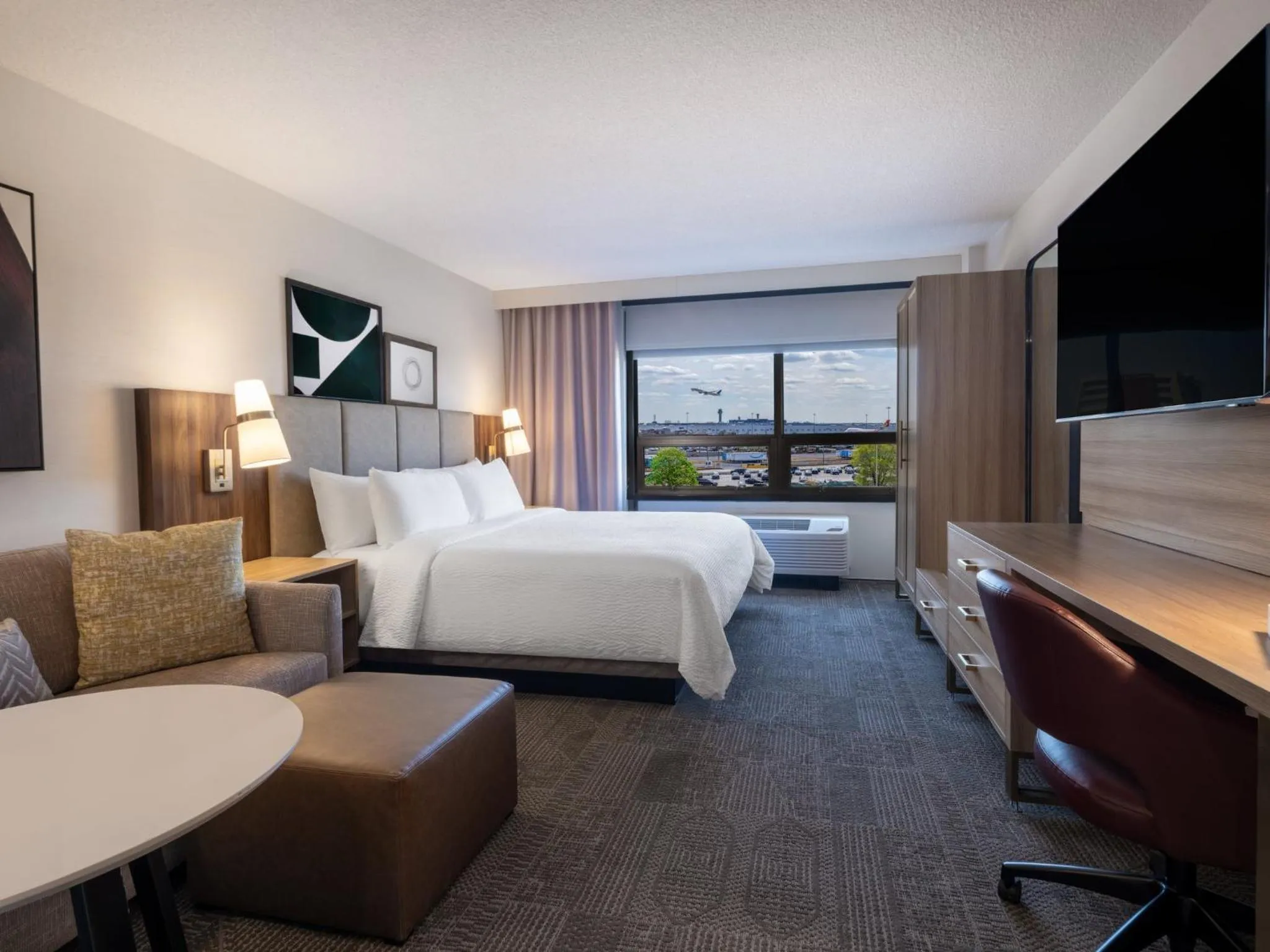 Photo of the whole room, Bed in Staybridge Suites Chicago O'Hare - Rosemont by IHG