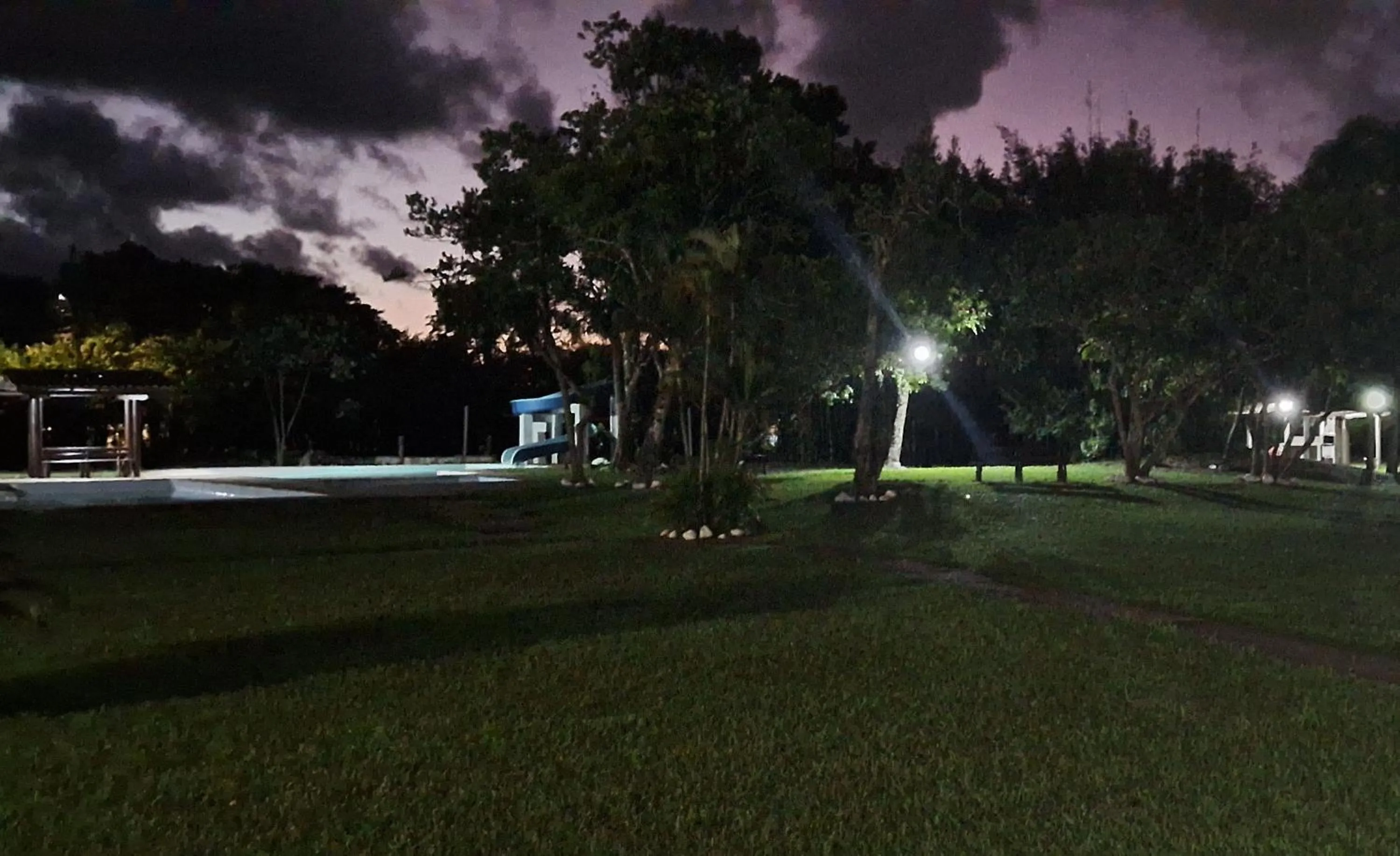 Swimming pool in Samburá Chalés