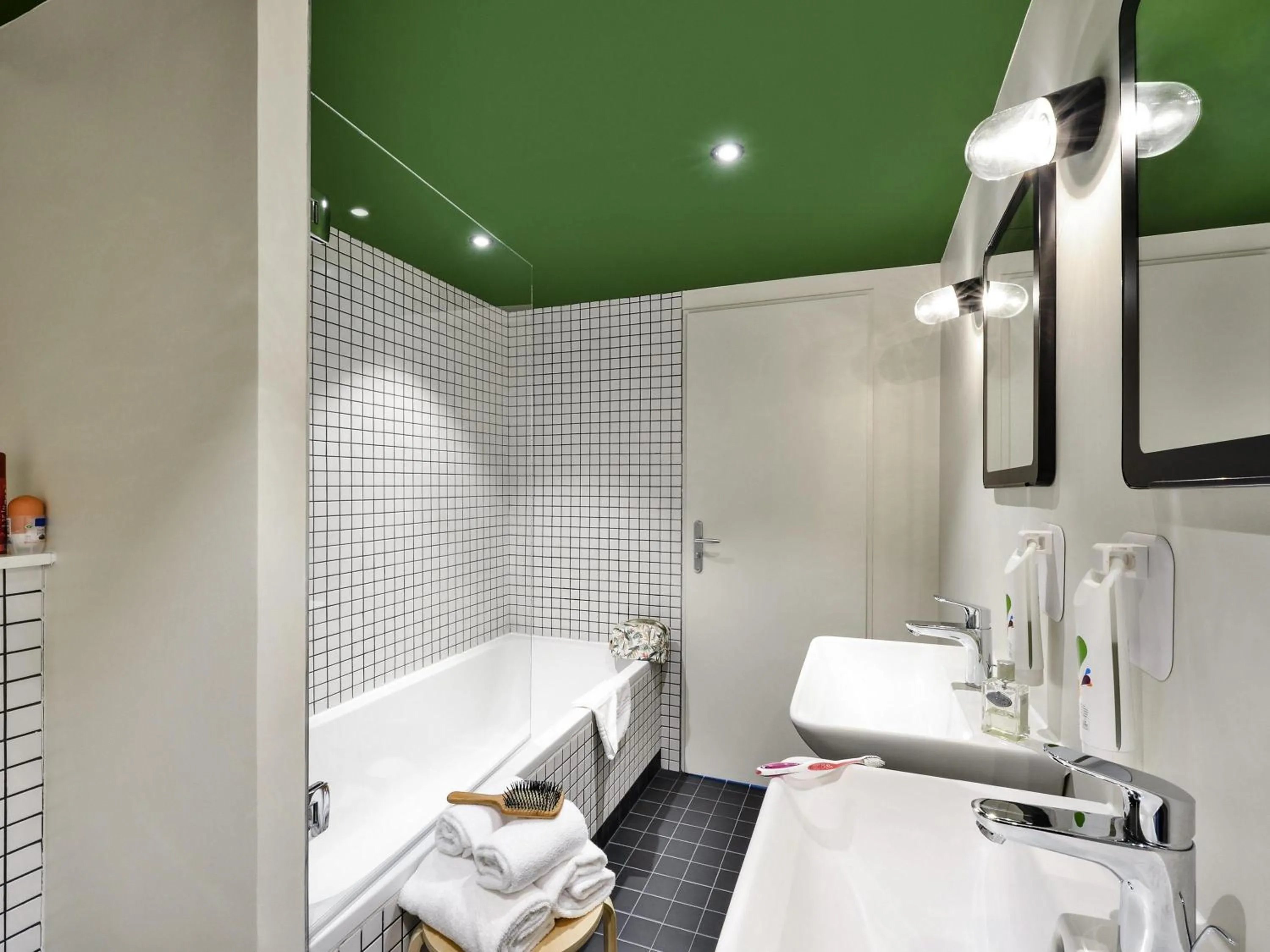 Bedroom in ibis Styles Lyon Meyzieu Arena Stadium