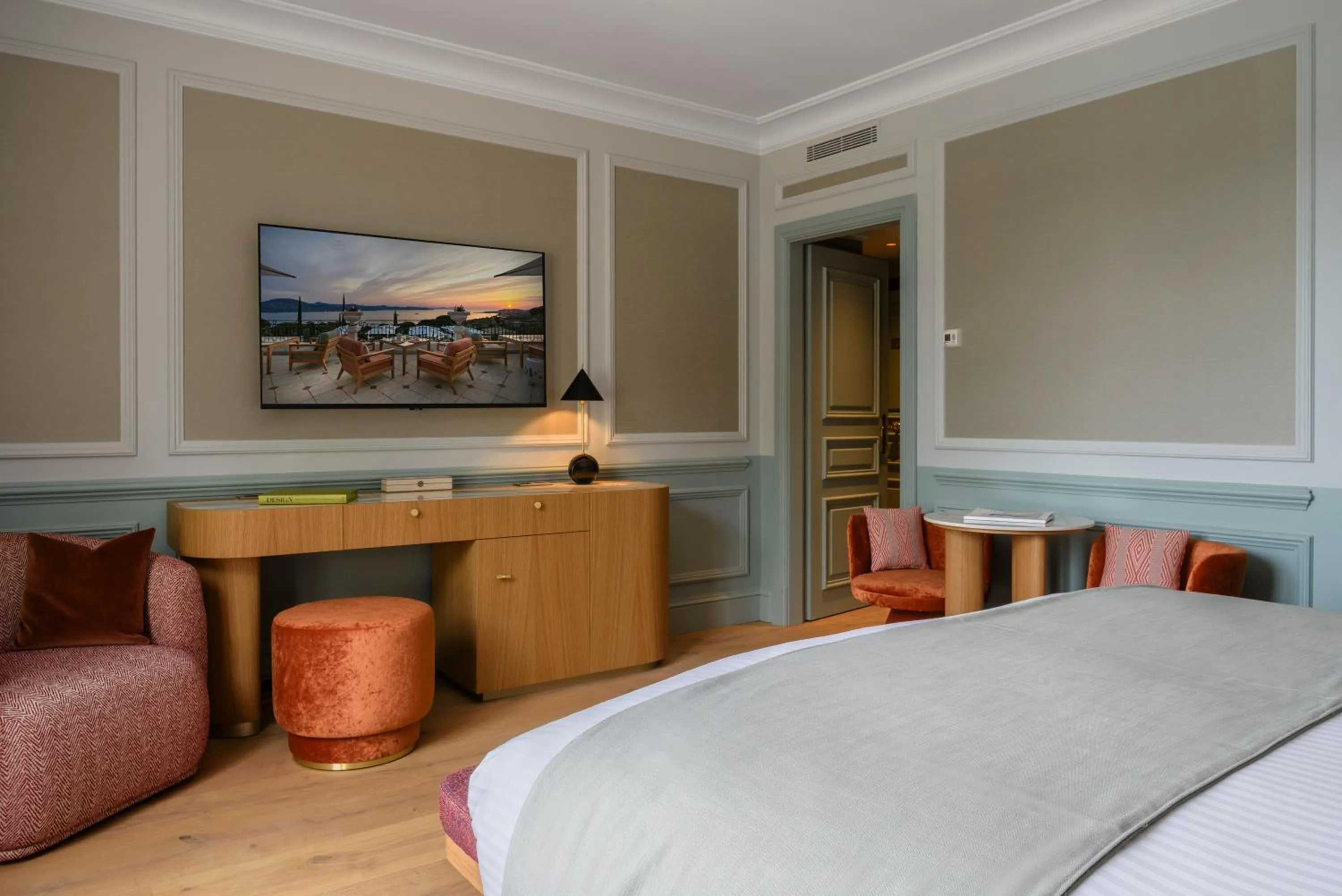 Bed in Althoff Hotel Villa Belrose