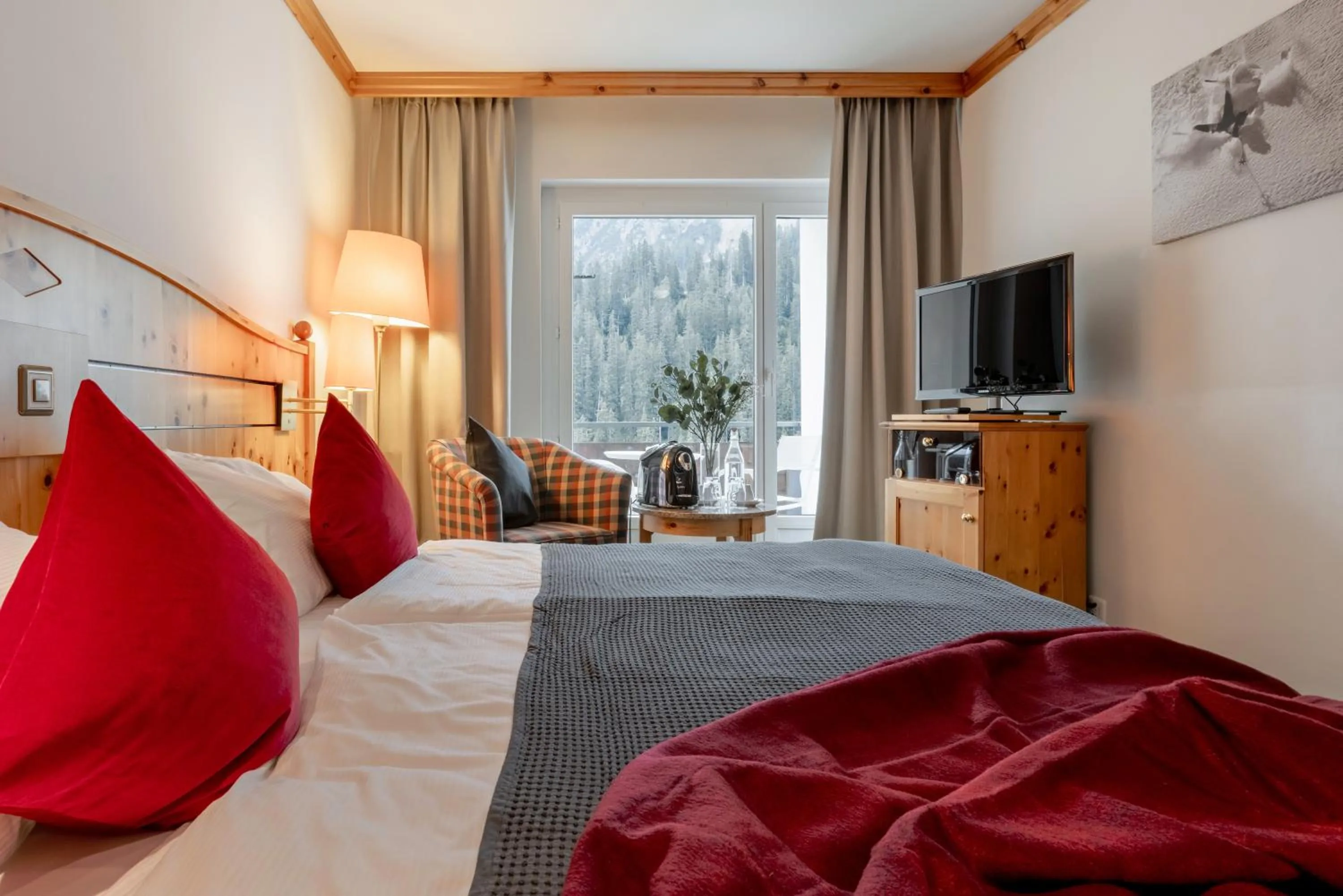 Bedroom, Bed in AROSA ALPINE CLUB - Adults only