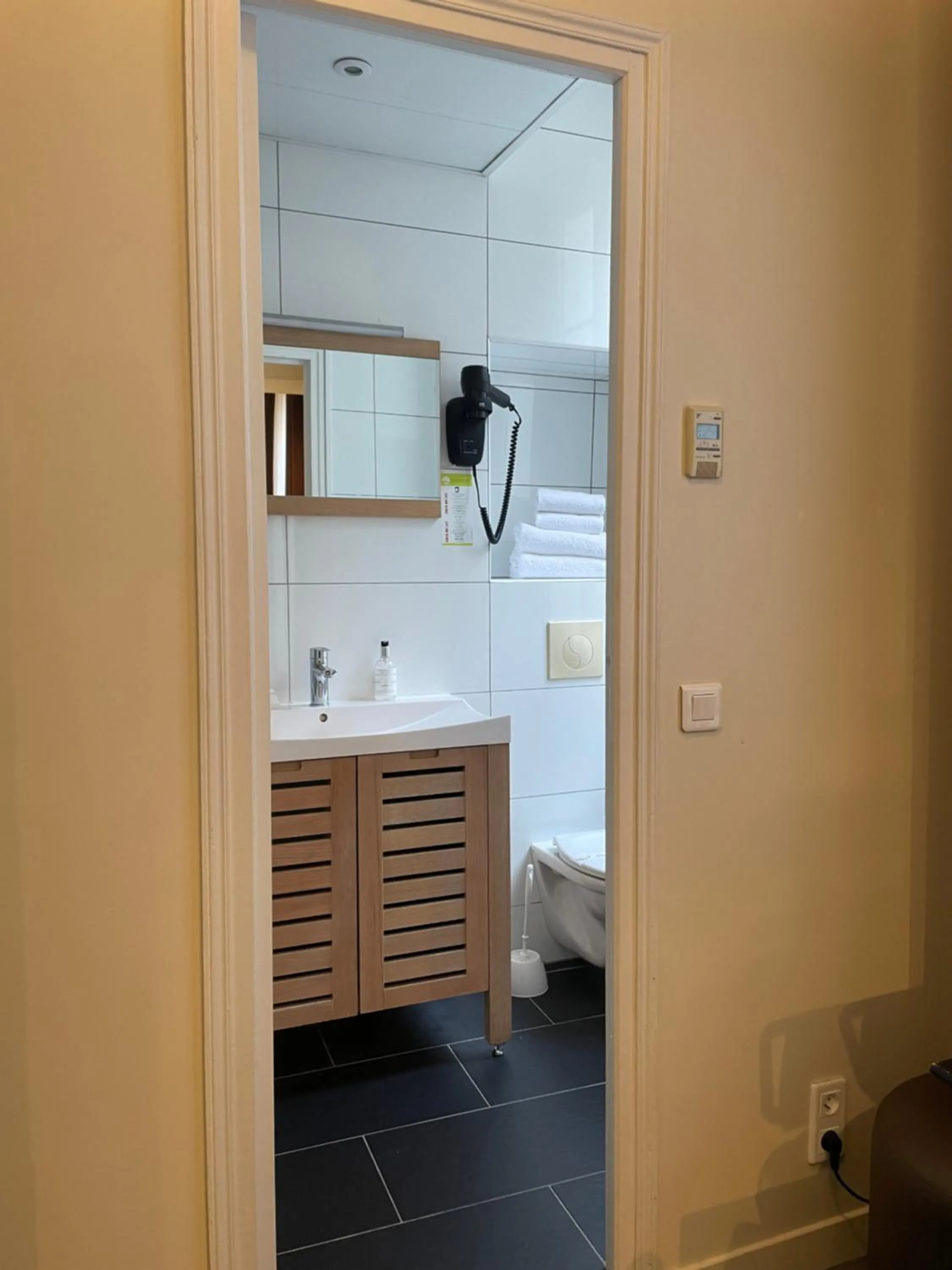 Bathroom in Lion d'Or Paris Hotel