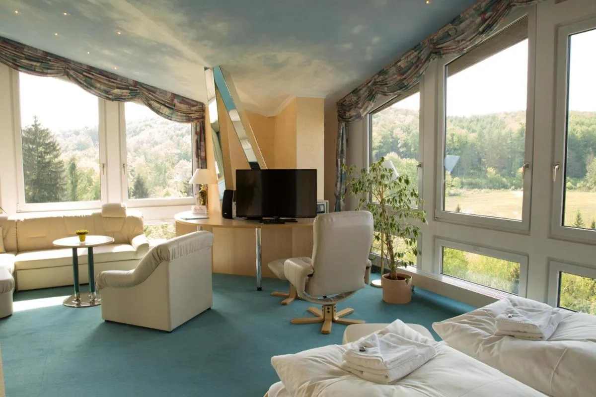 Day, Bed in Hotel Reifenstein