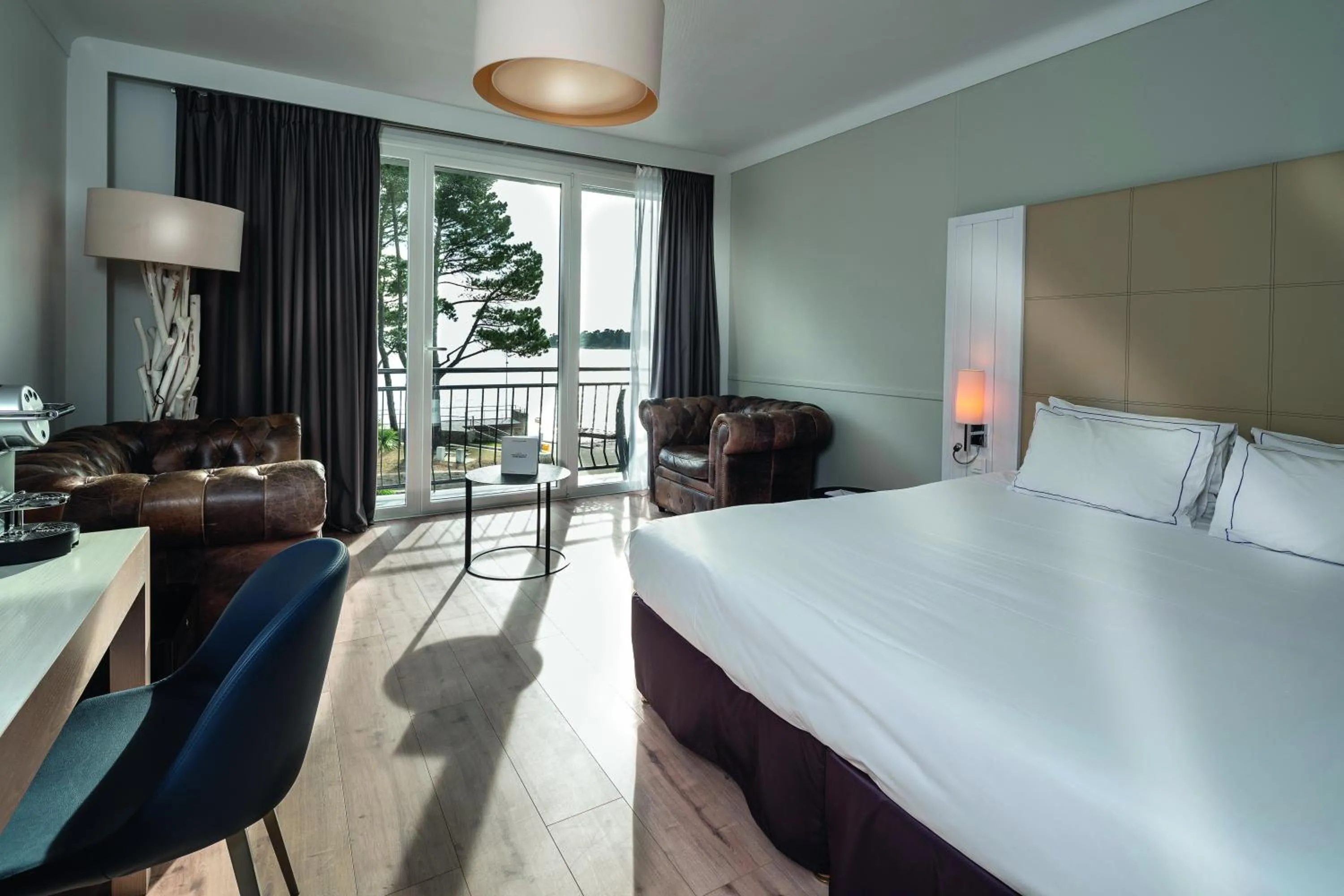 Photo of the whole room, Bed in Hotel Kastel & Spa avec piscine d'eau de mer chauffée et située à 50 m de l'hôtel