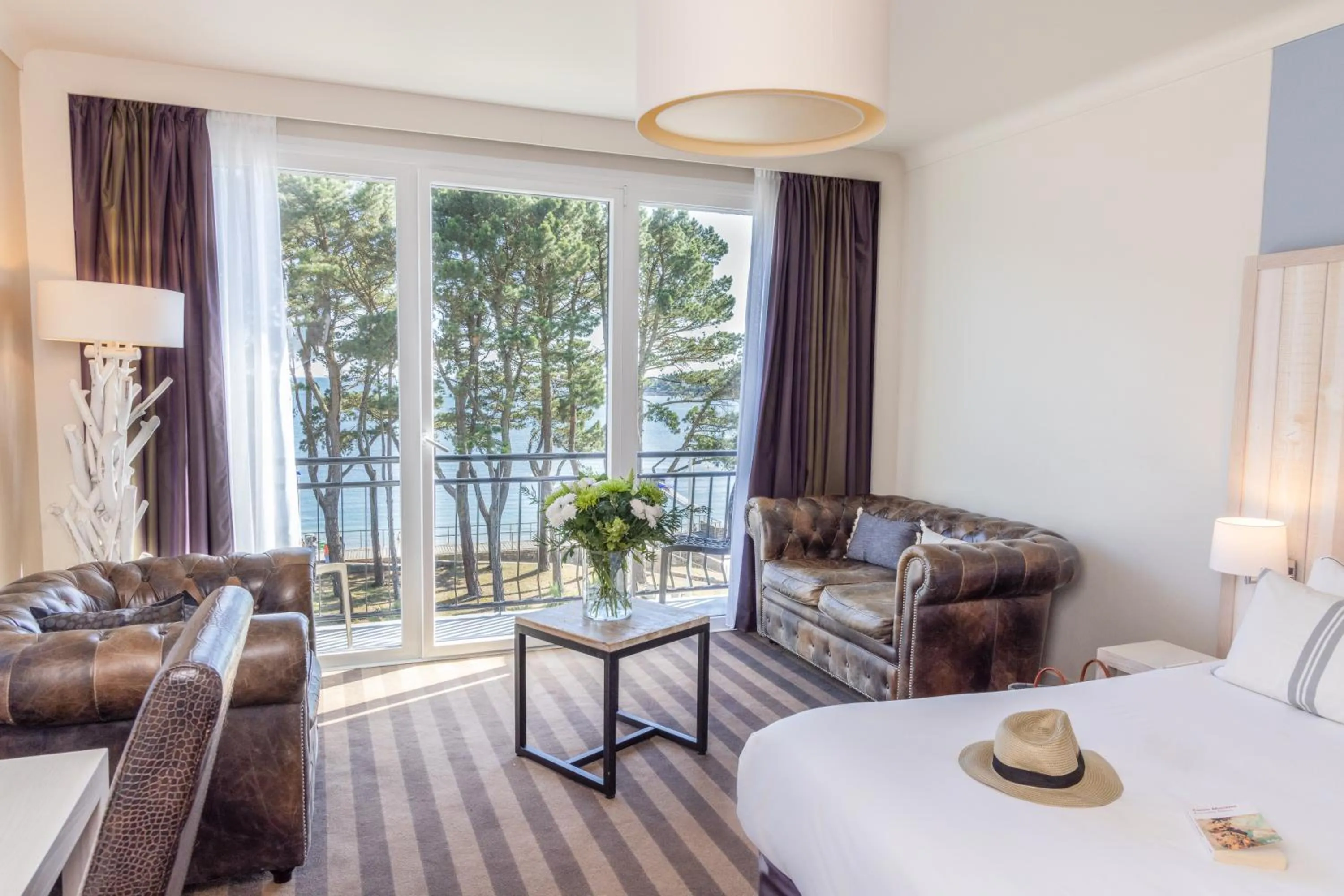 Seating area, Bed in Hotel Kastel & Spa avec piscine d'eau de mer chauffée et située à 50 m de l'hôtel