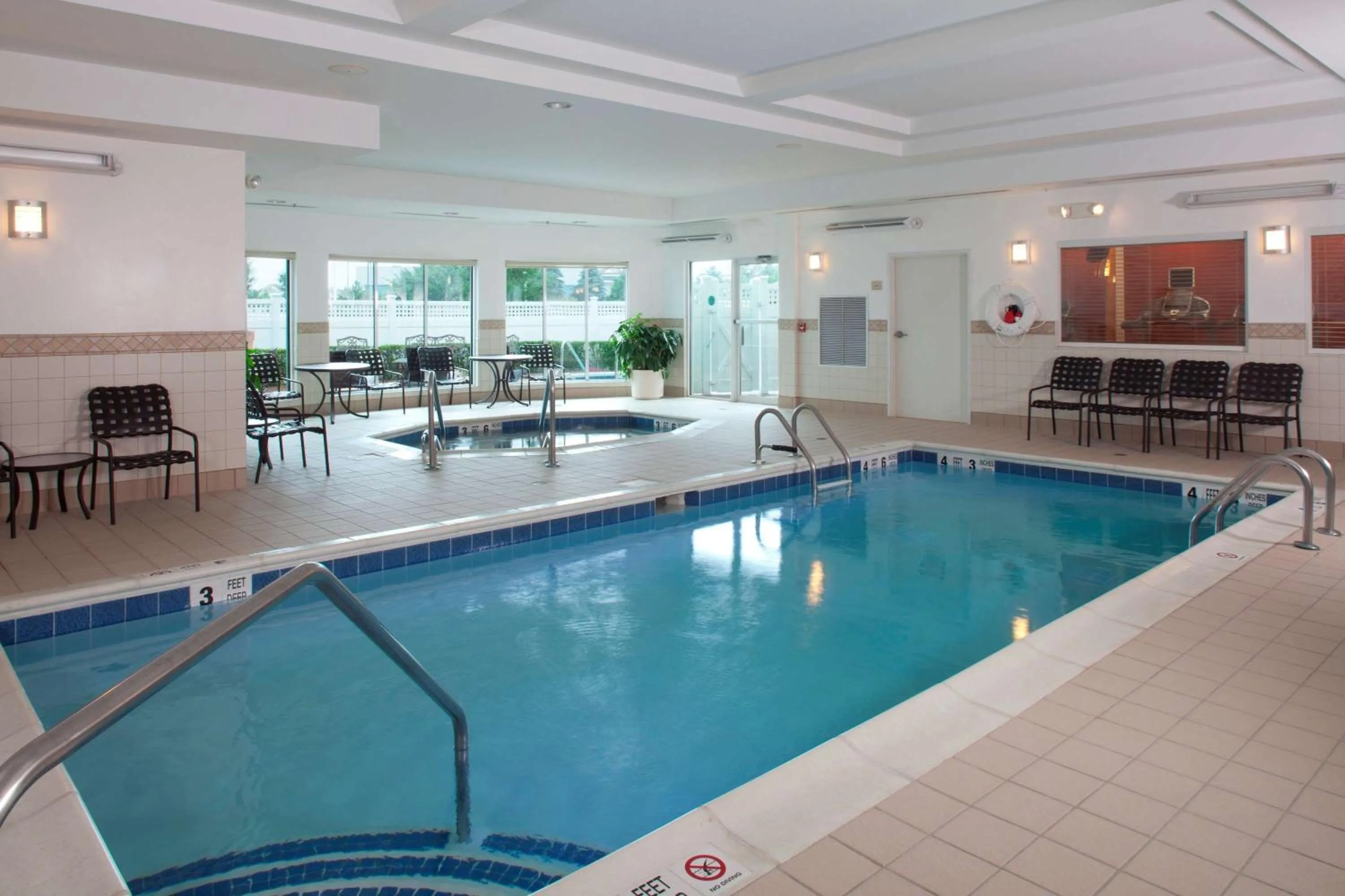 Swimming pool in Hilton Garden Inn Riverhead