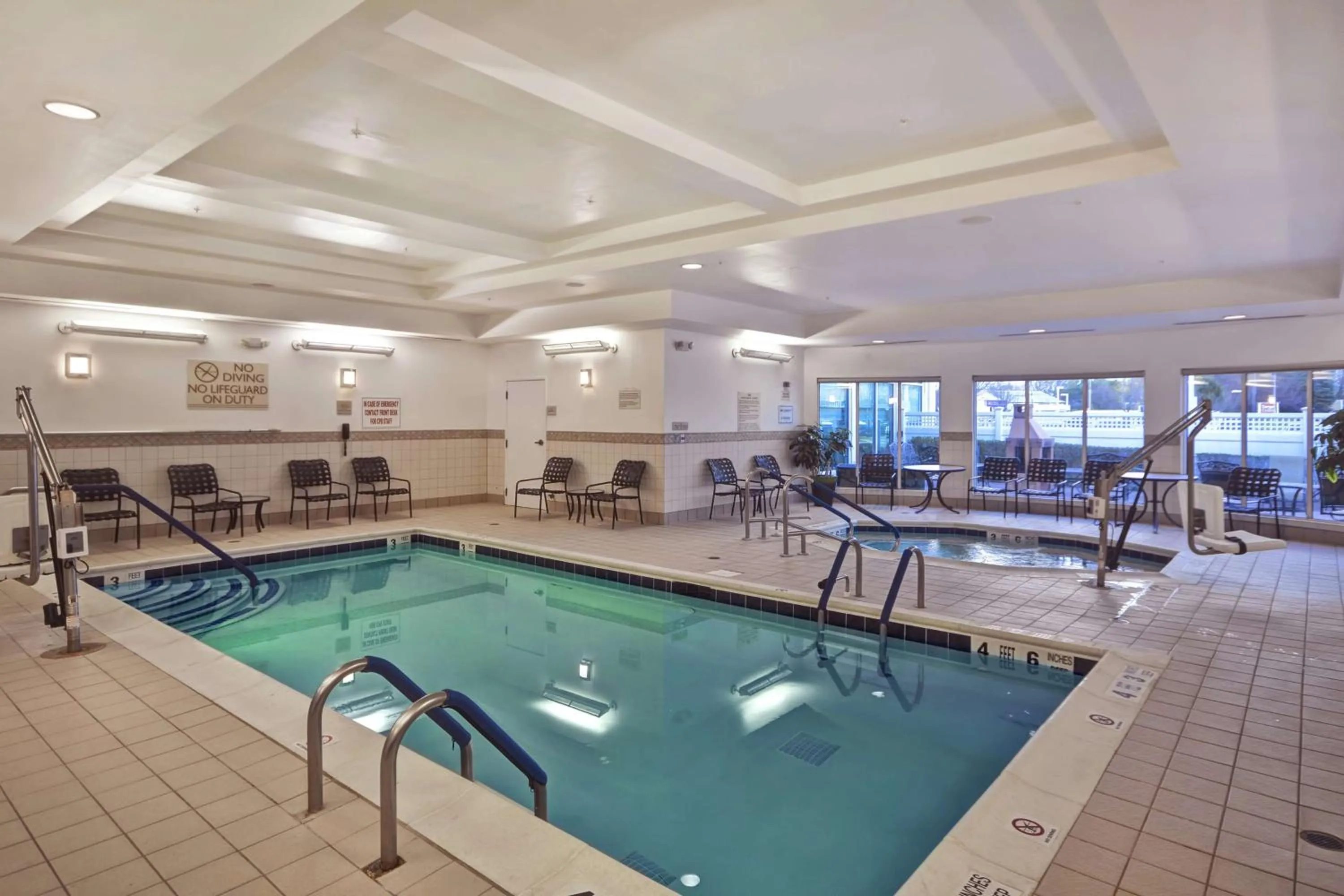 Swimming pool in Hilton Garden Inn Riverhead