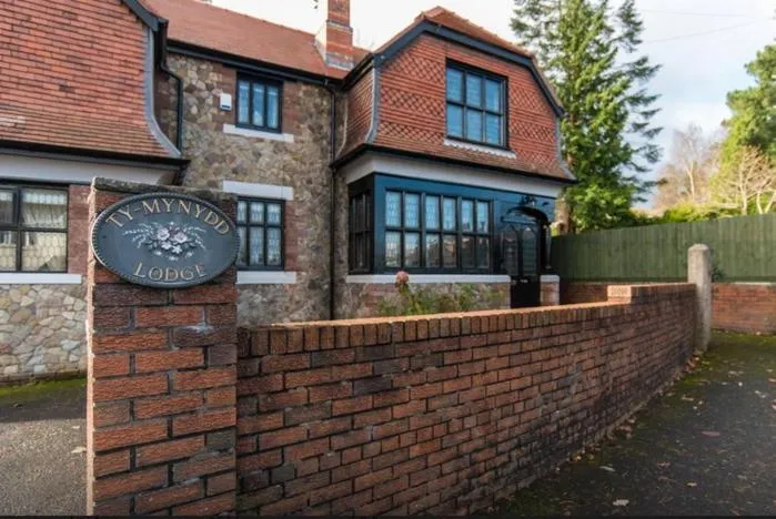 Facade/entrance in Ty Mynydd Lodge
