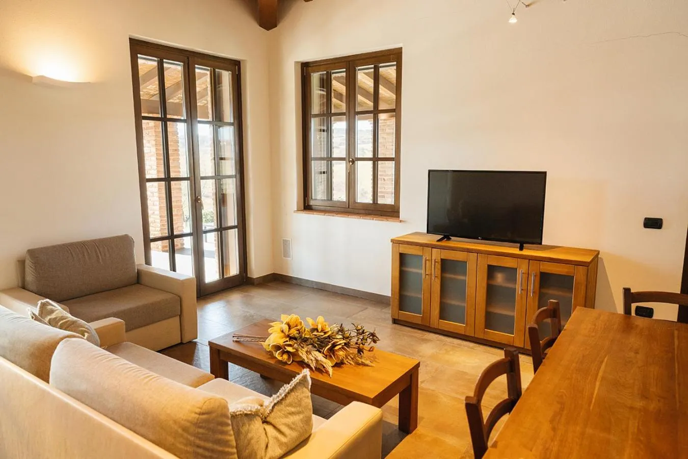 Communal lounge/ TV room in Terra Antica - Resort, Winery & SPA