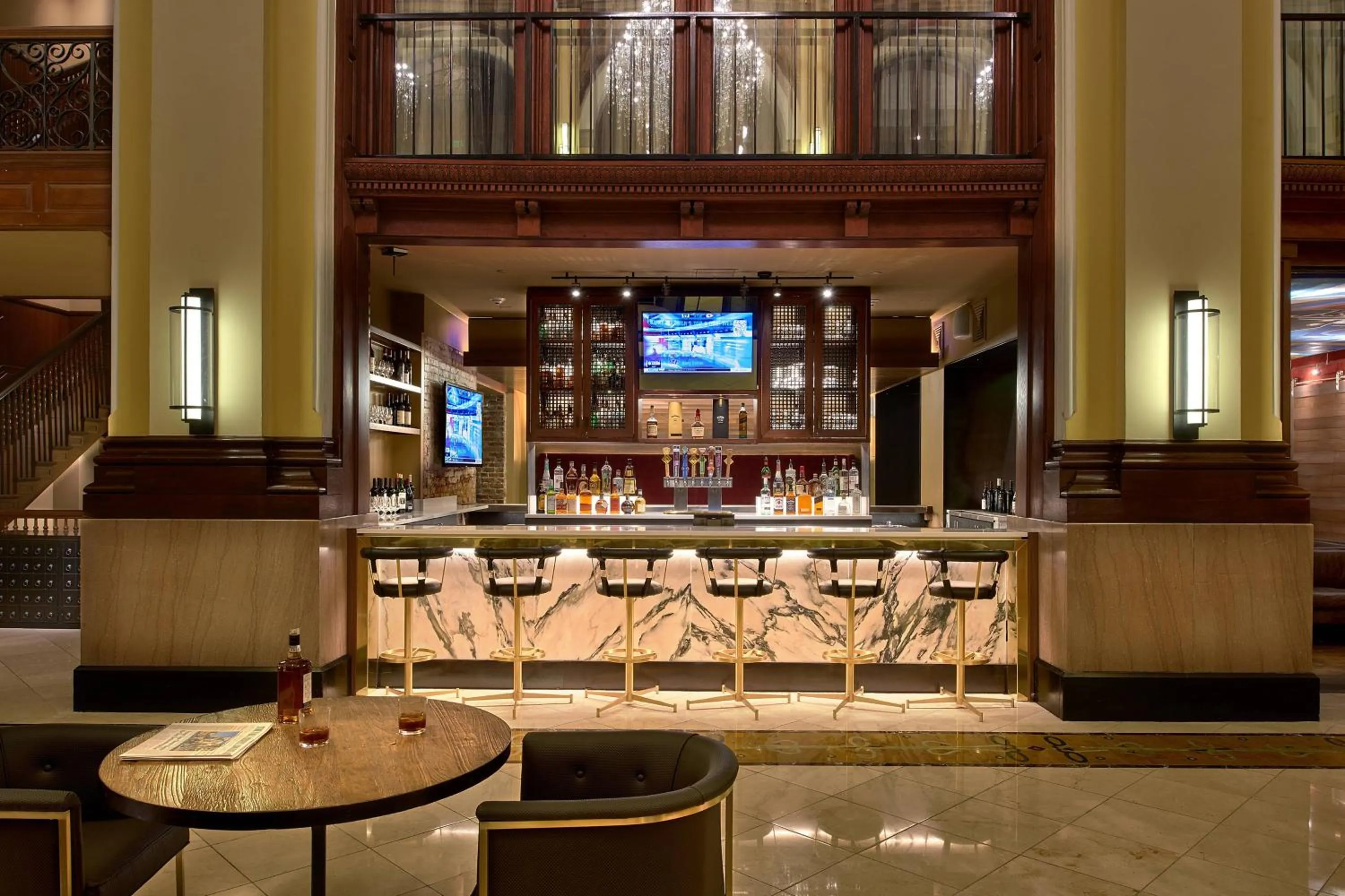 Lounge or bar in The Union Station Nashville Yards, Autograph Collection