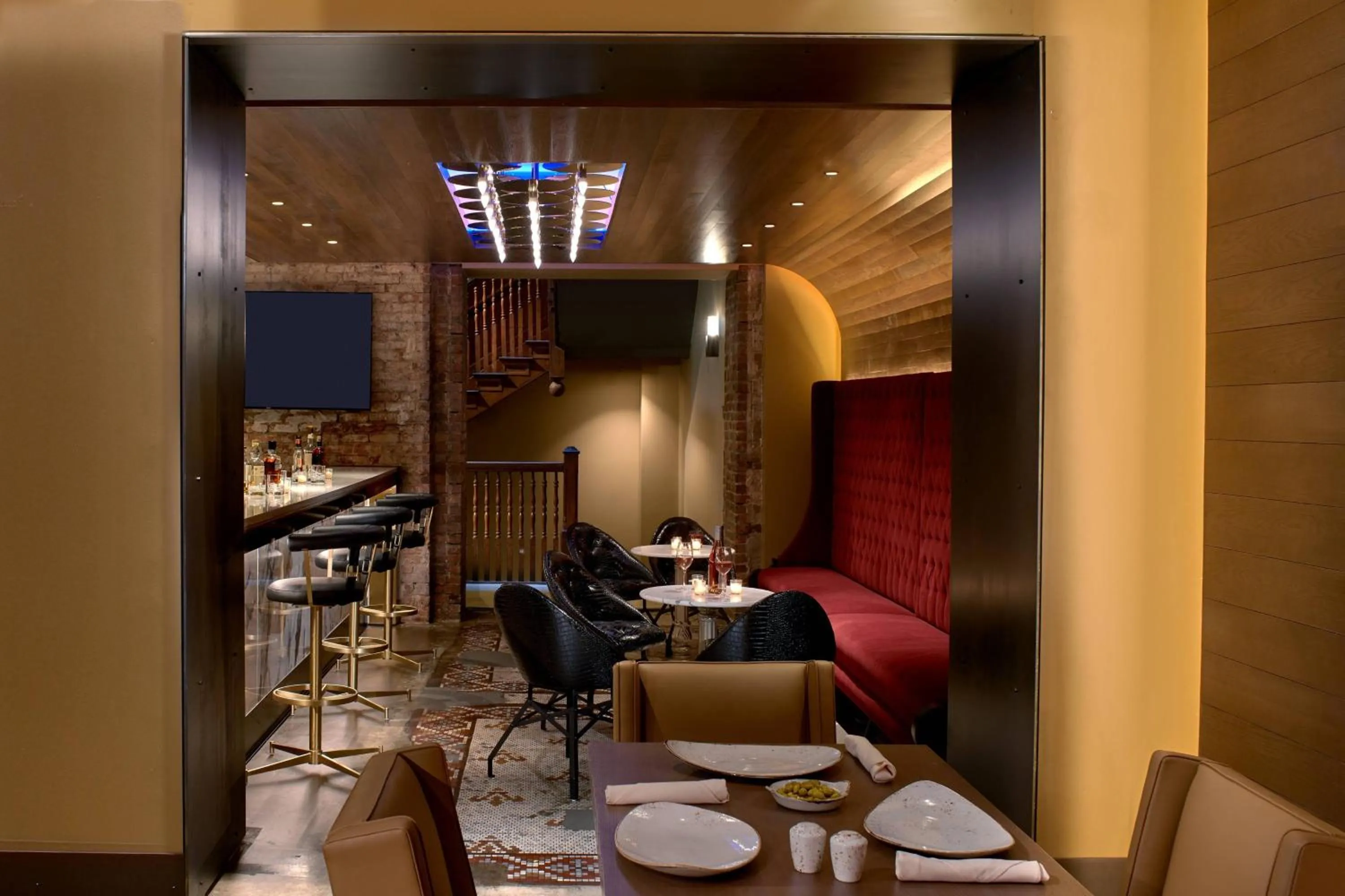 Lounge or bar in The Union Station Nashville Yards, Autograph Collection