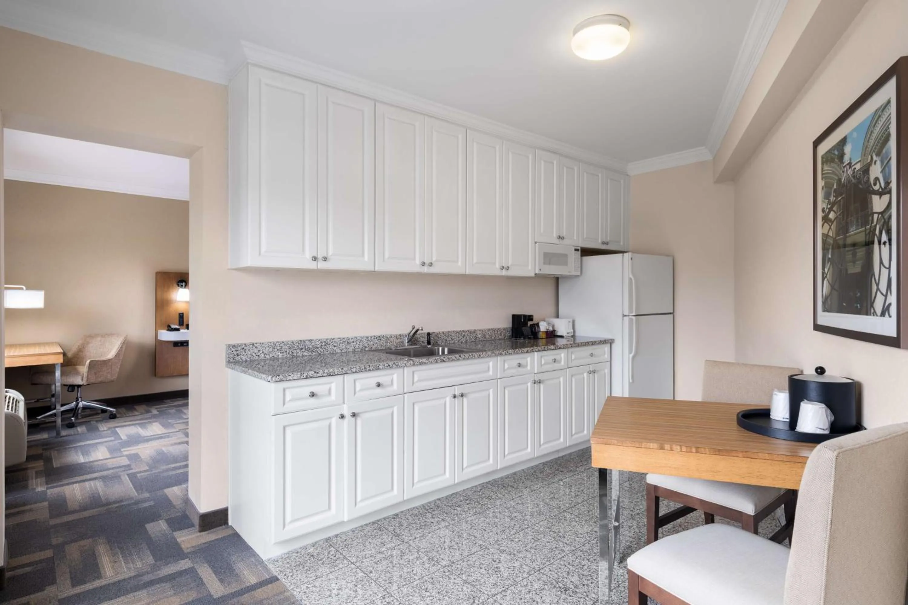 Kitchen or kitchenette in Hampton Inn Charleston North