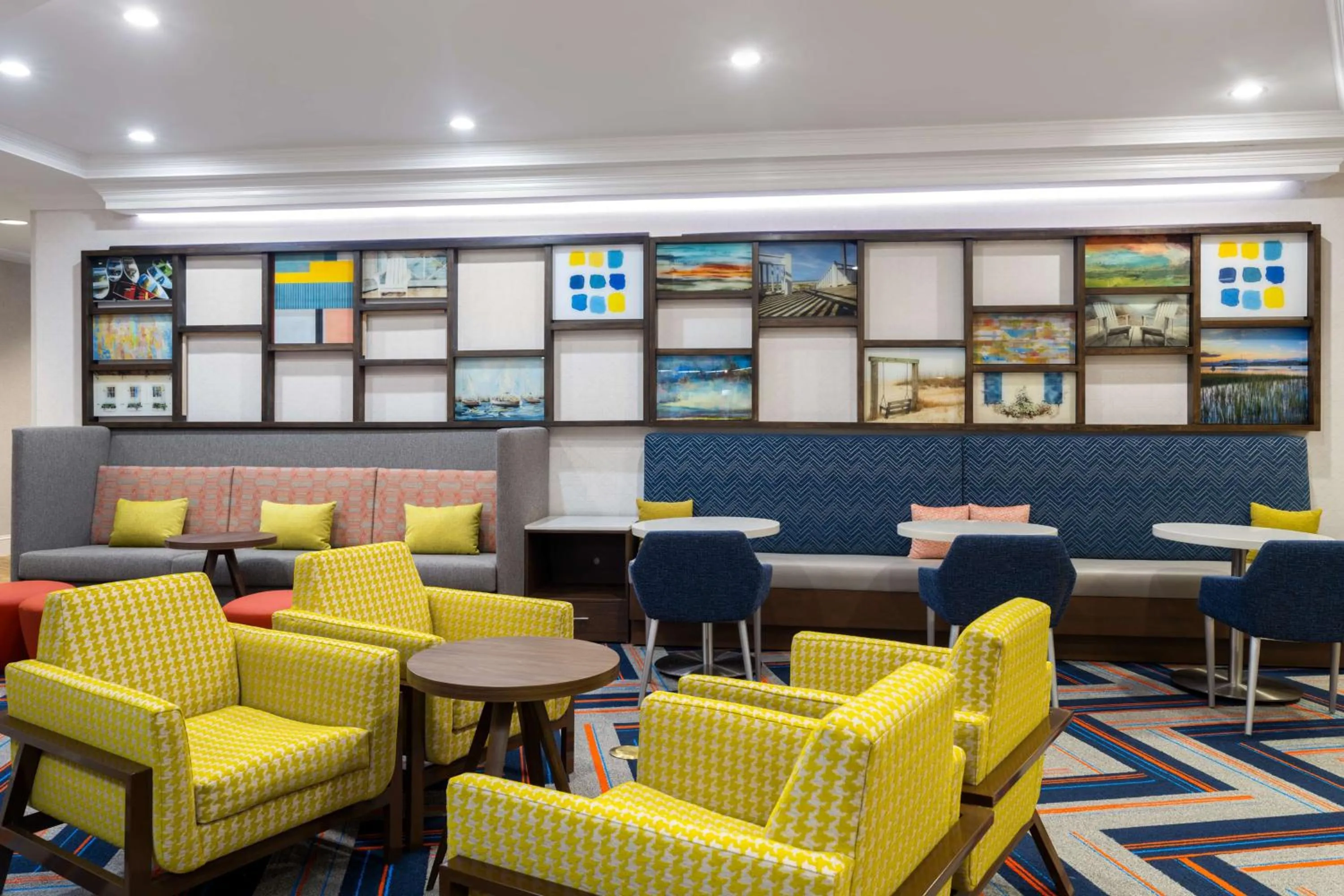 Lobby or reception in Hampton Inn Charleston North