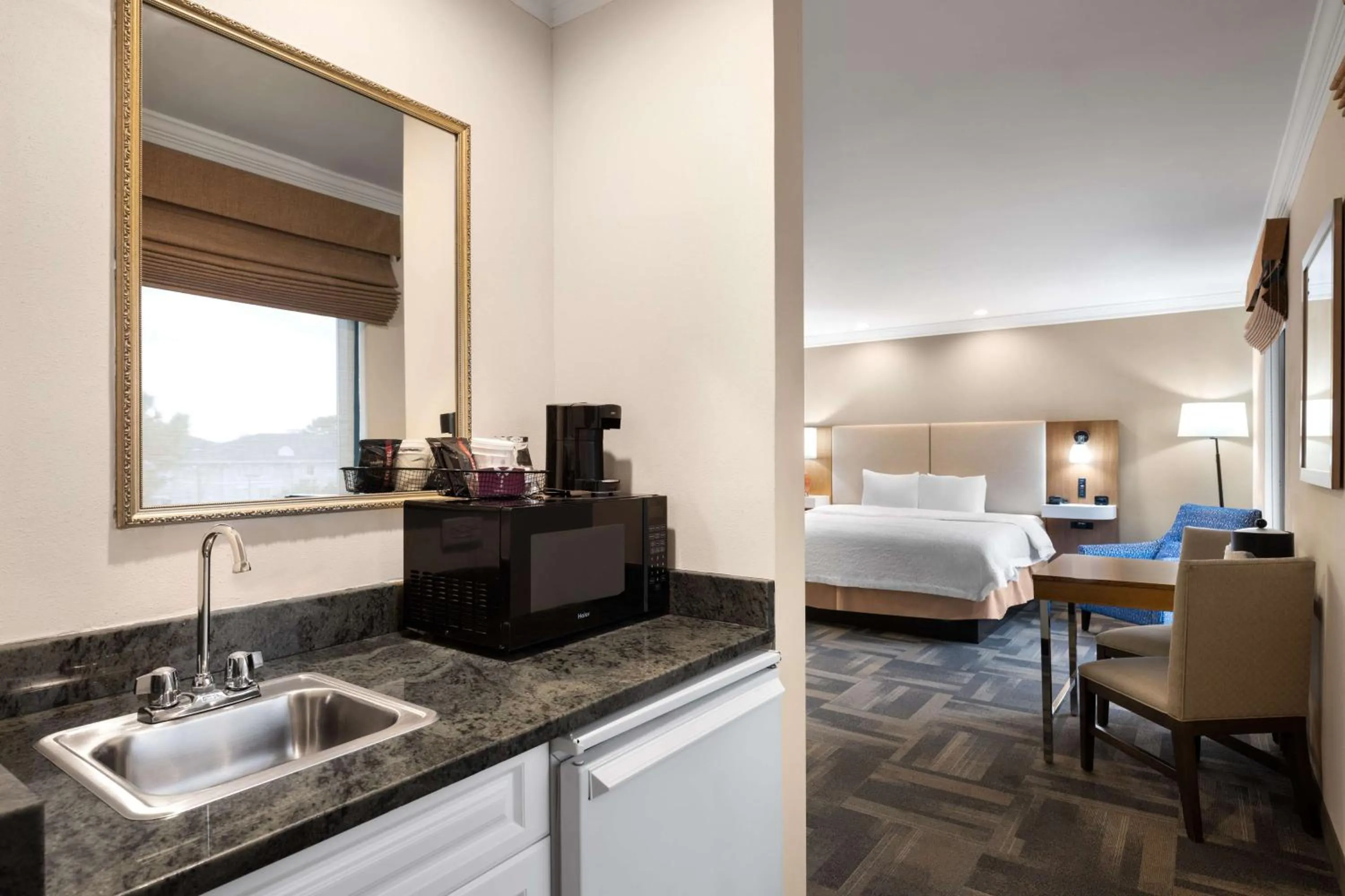 Bed in Hampton Inn Charleston North