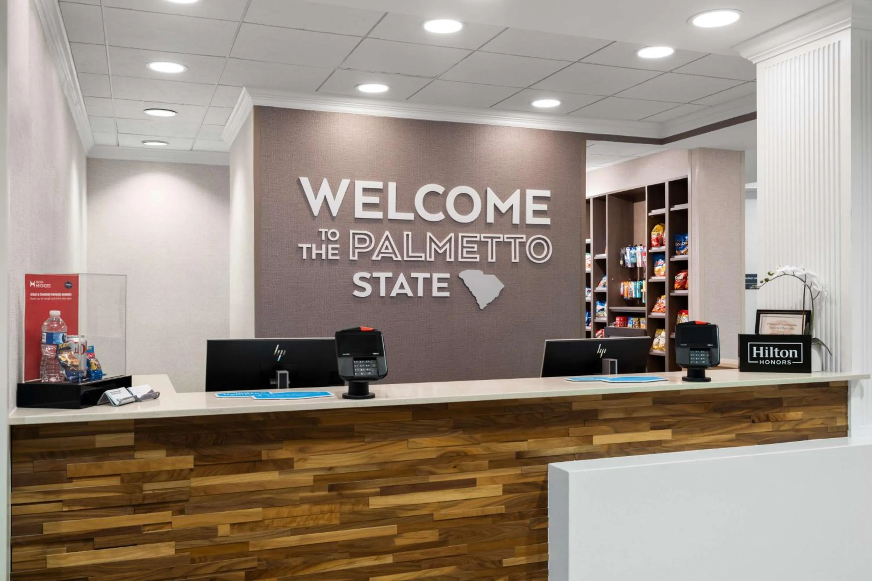 Lobby or reception in Hampton Inn Charleston North