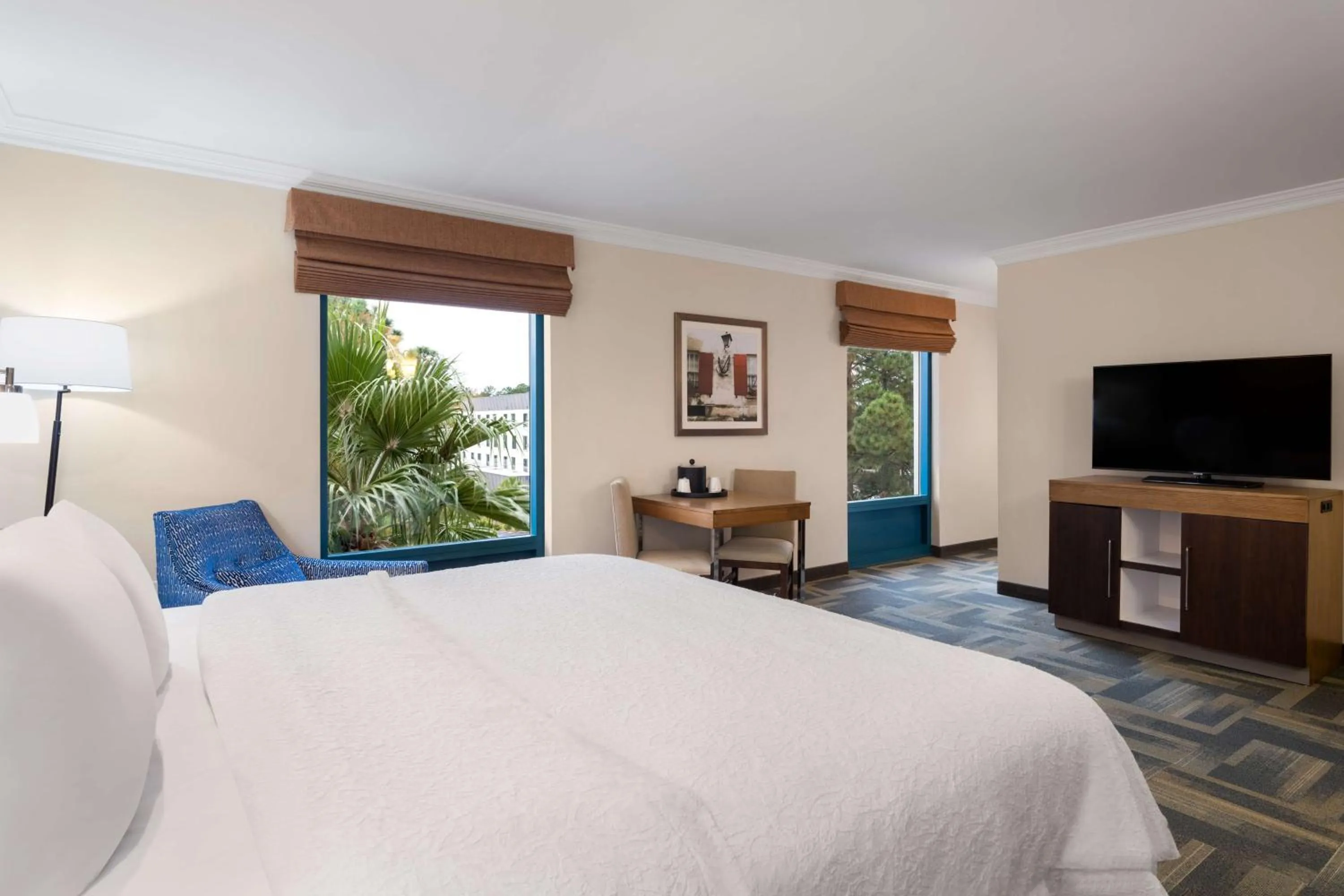 Bed in Hampton Inn Charleston North