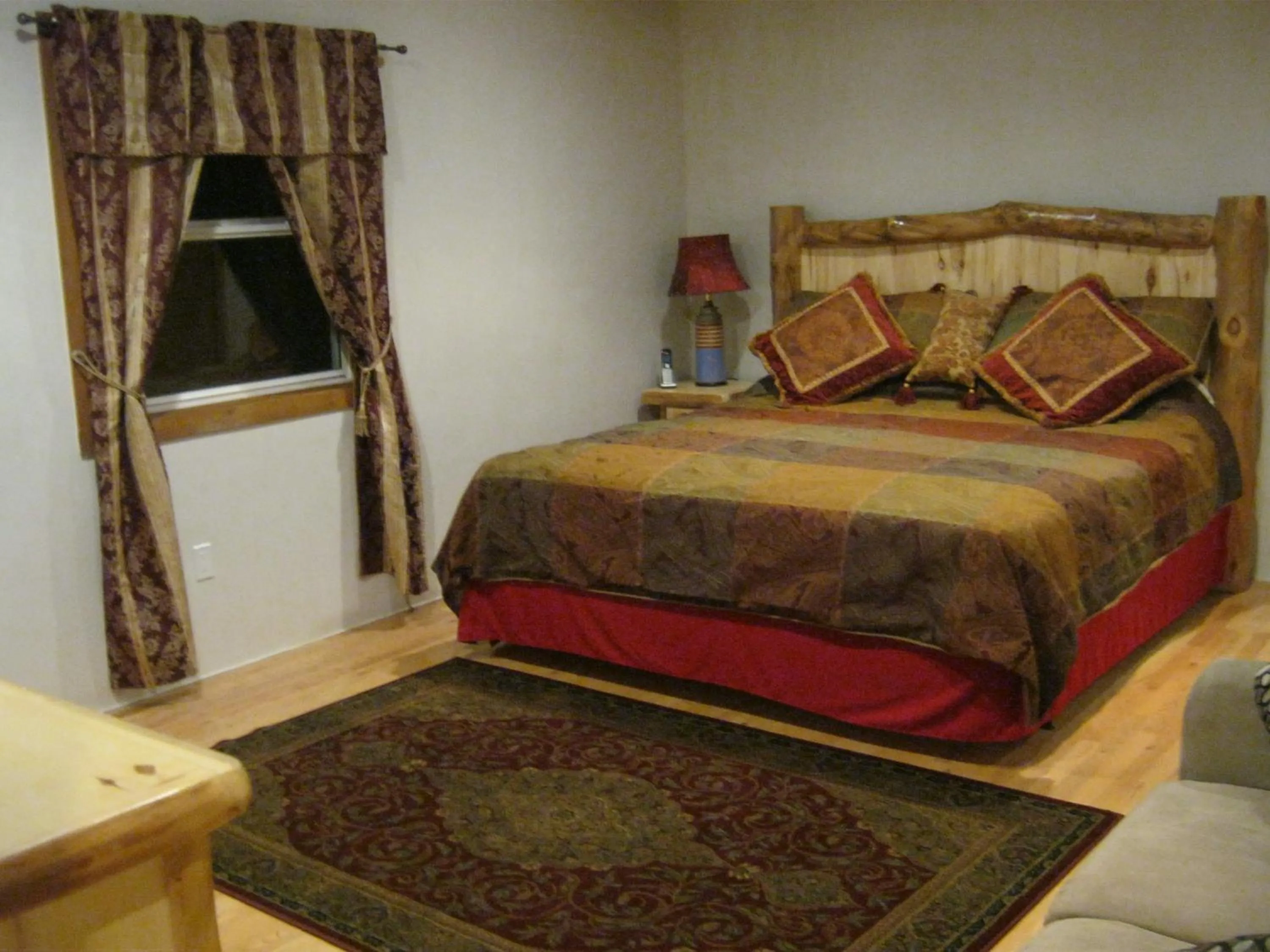 Bedroom, Bed in Shady Brook Inn Village/Resort