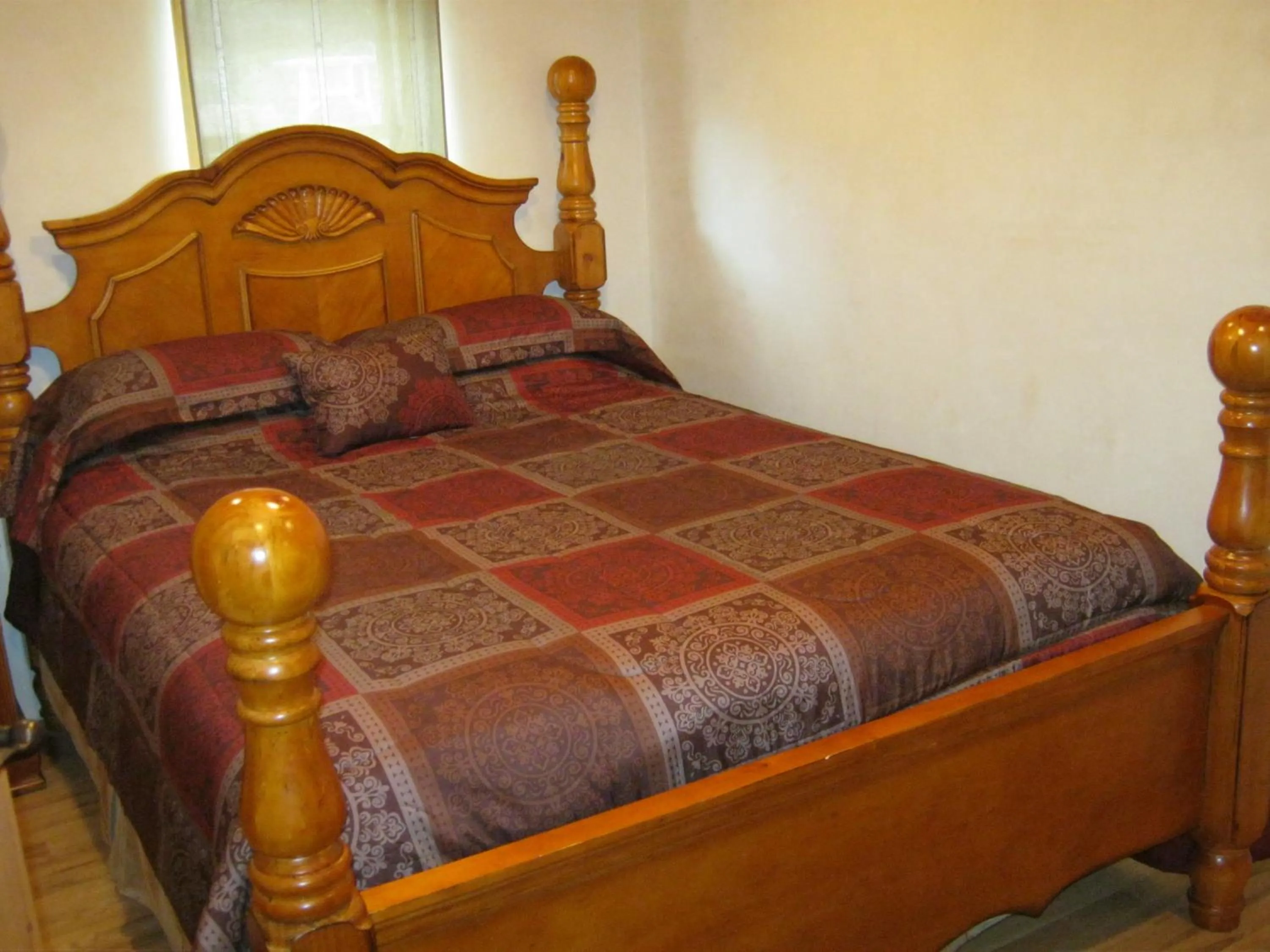 Bed in Shady Brook Inn Village/Resort