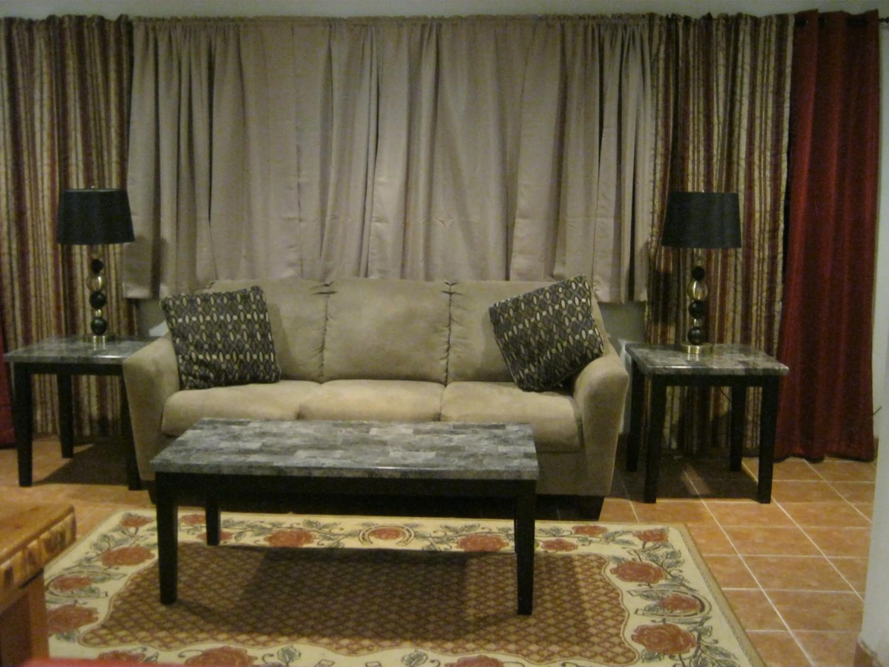 Living room in Shady Brook Inn Village/Resort