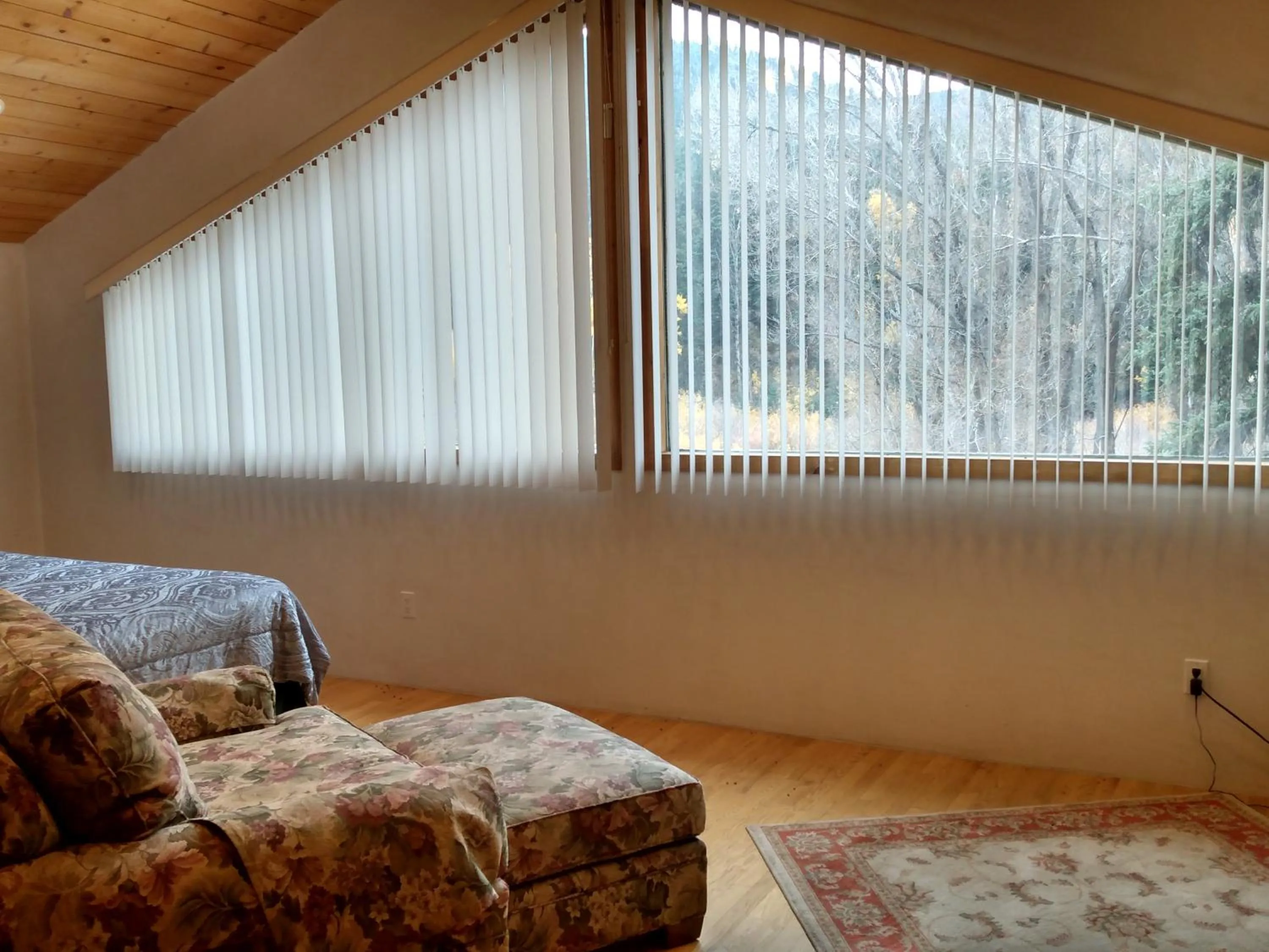 Bed in Shady Brook Inn Village/Resort