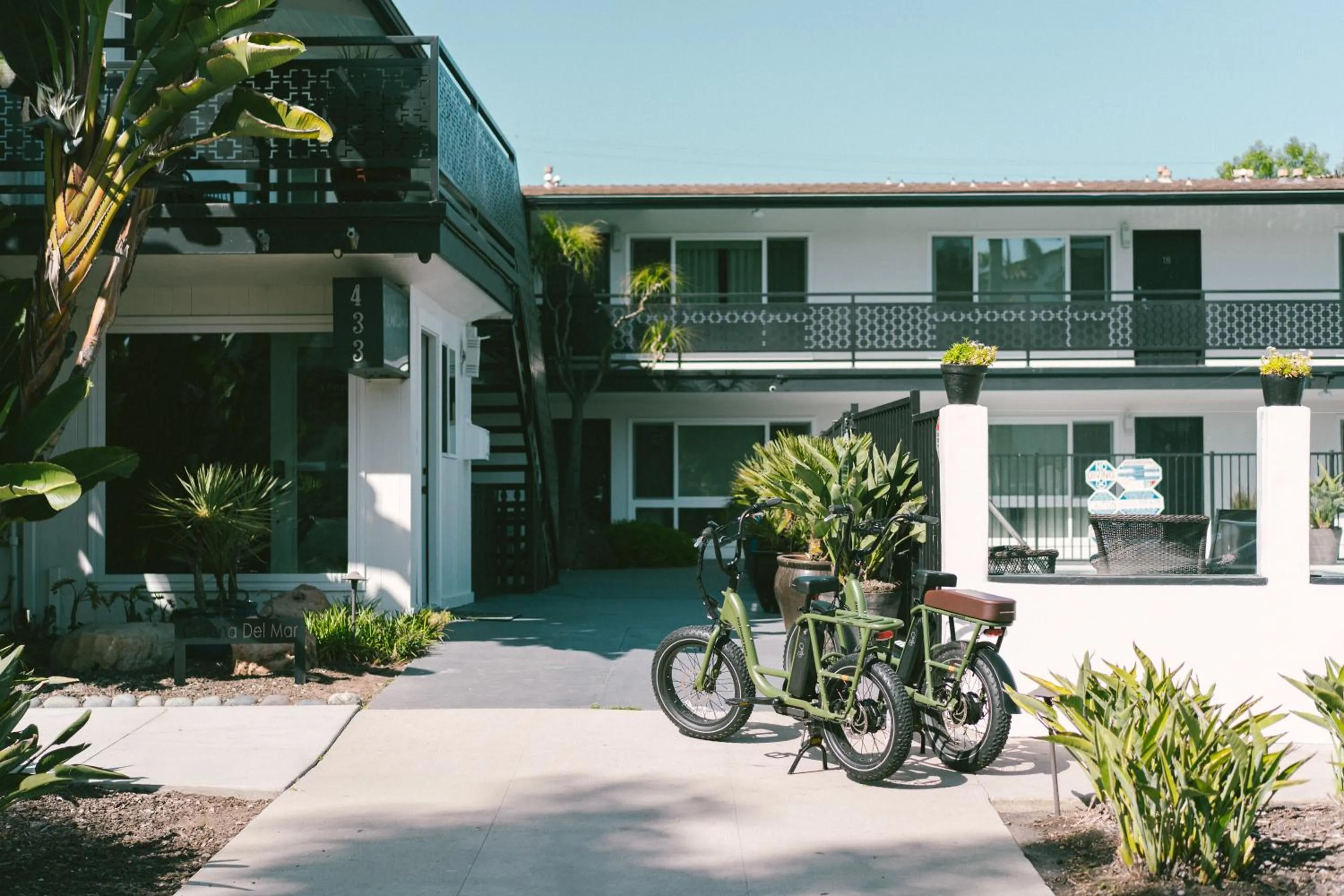 Property building in Pacific Crest Hotel Santa Barbara