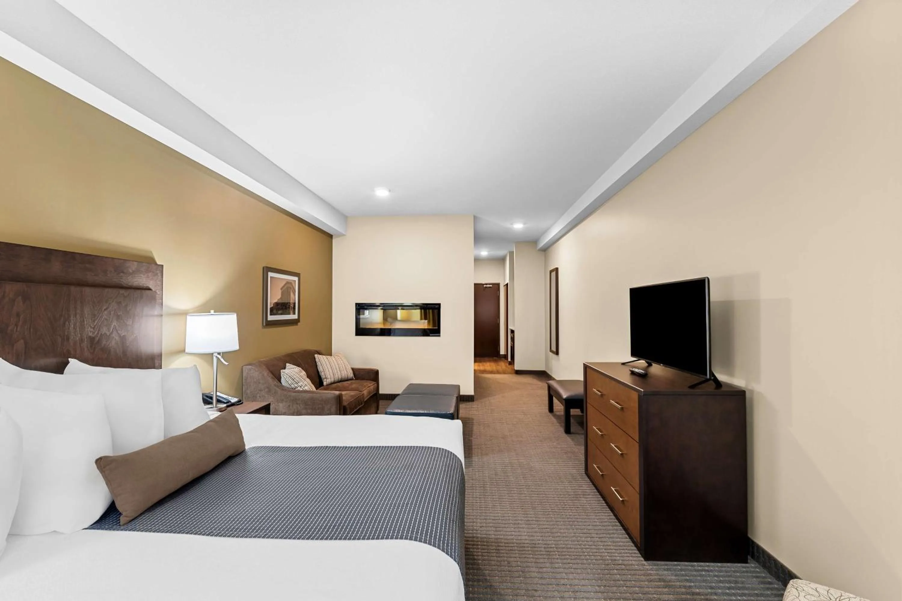 Spa and wellness centre/facilities, Bed in Best Western Plus Lacombe Inn and Suites