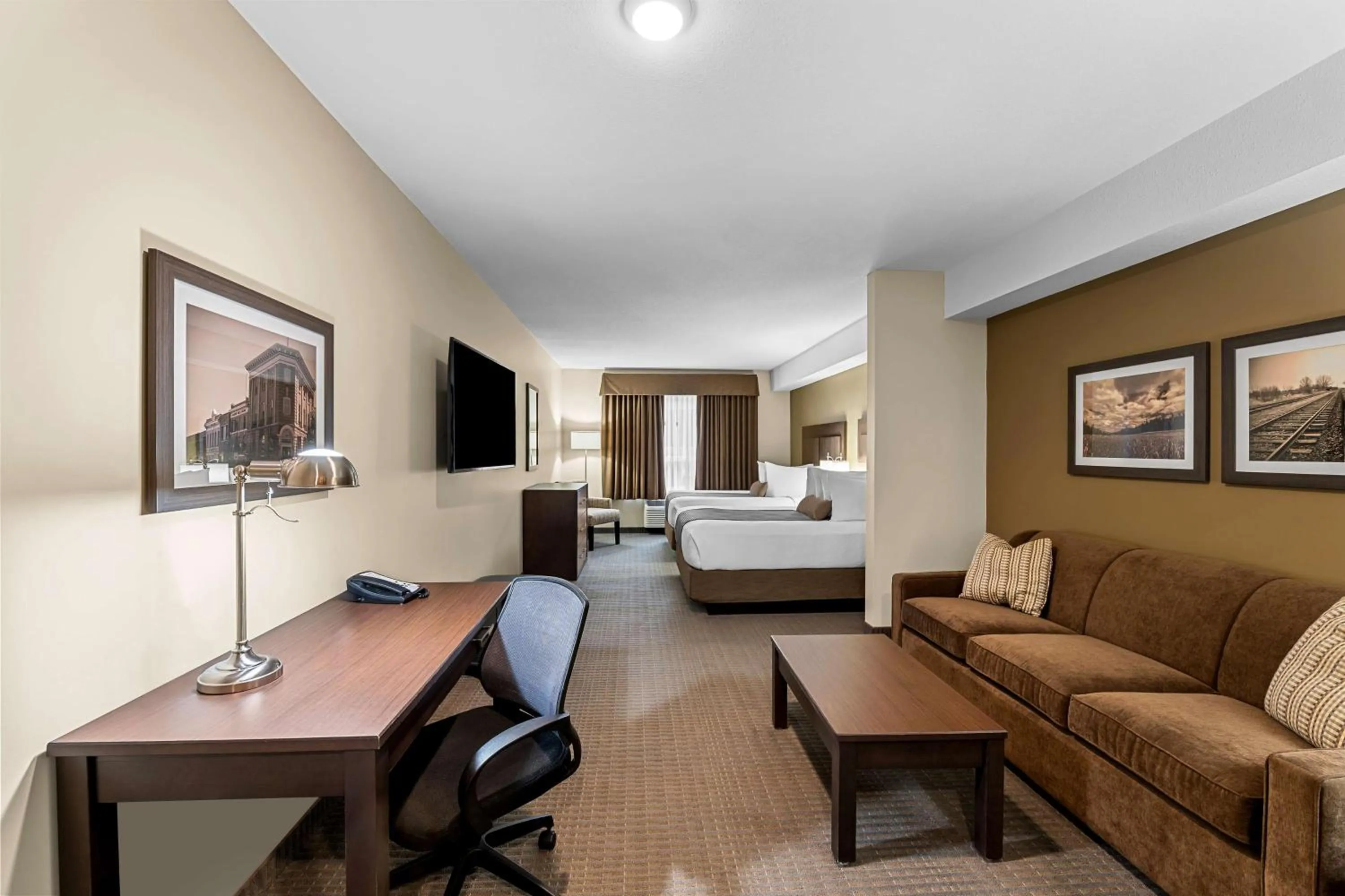 Photo of the whole room, Bed in Best Western Plus Lacombe Inn and Suites