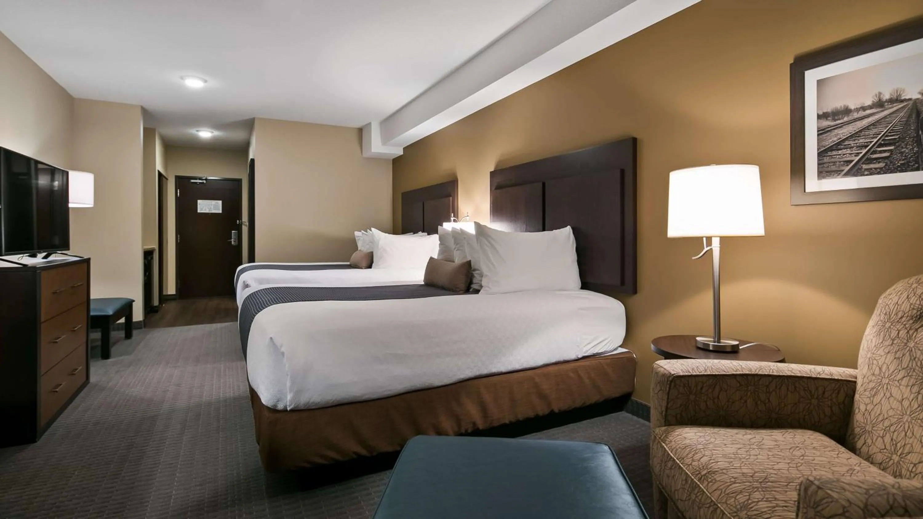 Bedroom, Bed in Best Western Plus Lacombe Inn and Suites