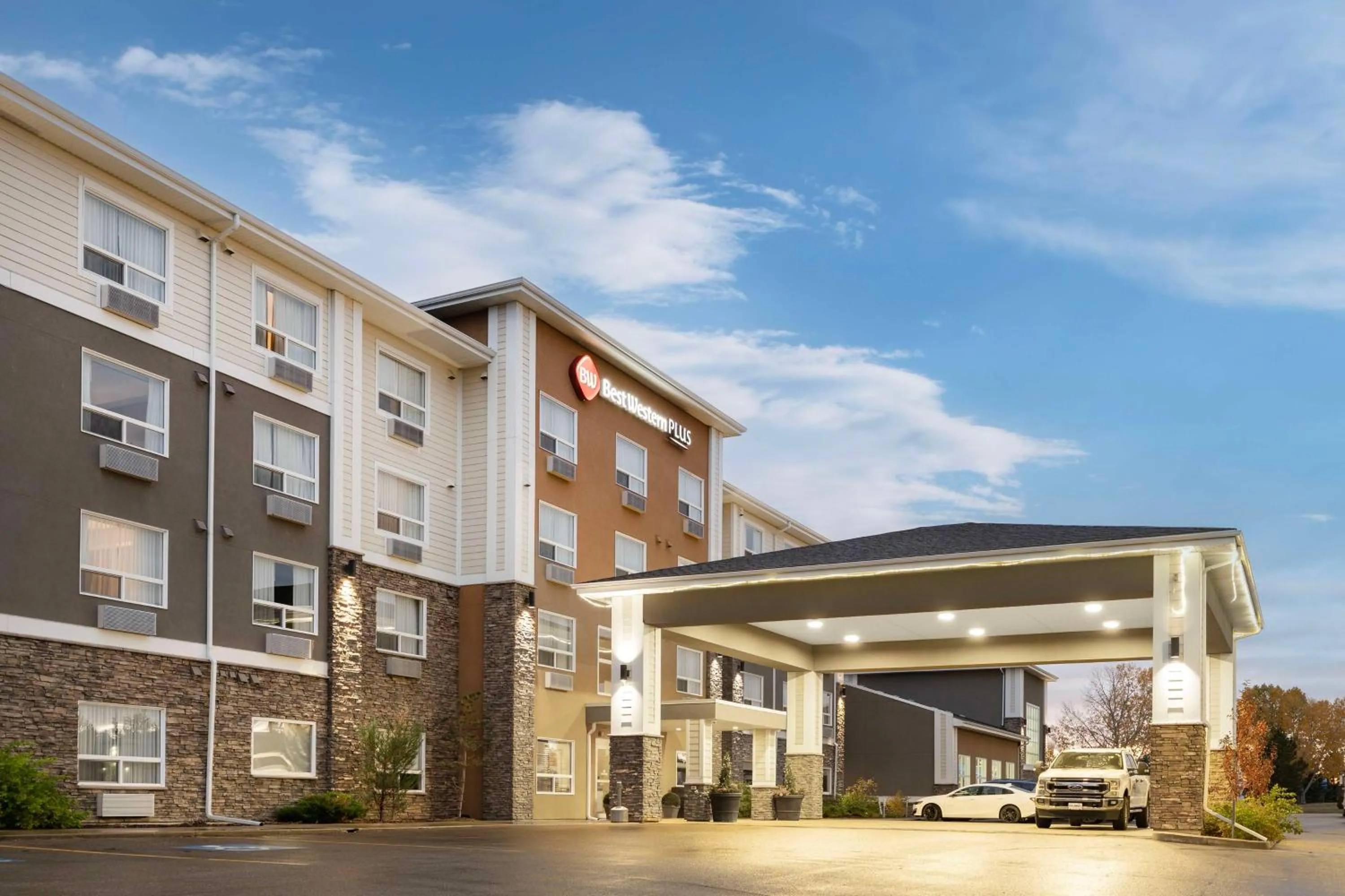 Property building in Best Western Plus Lacombe Inn and Suites