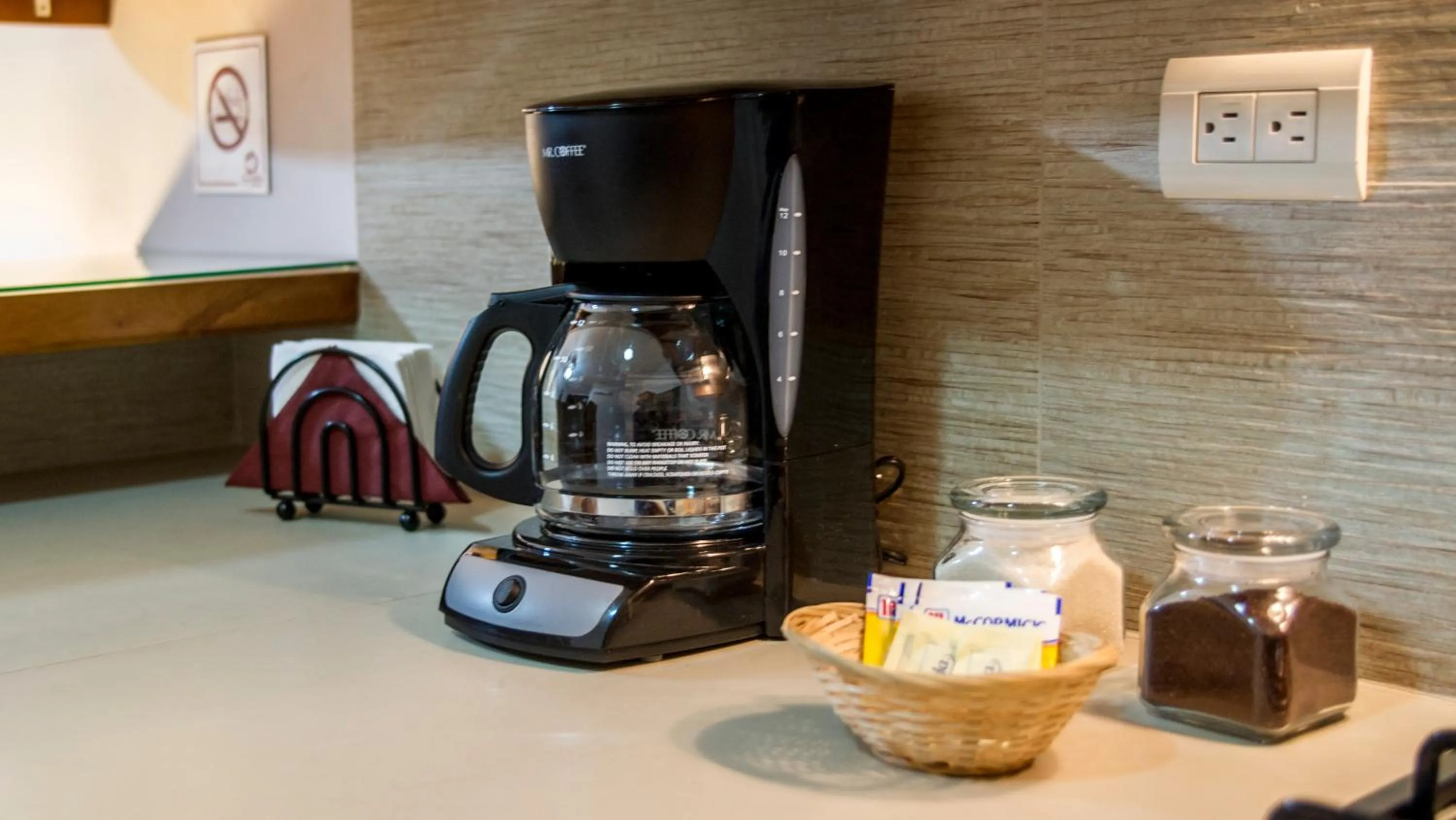 Coffee/tea facilities in Bugambilias Suites