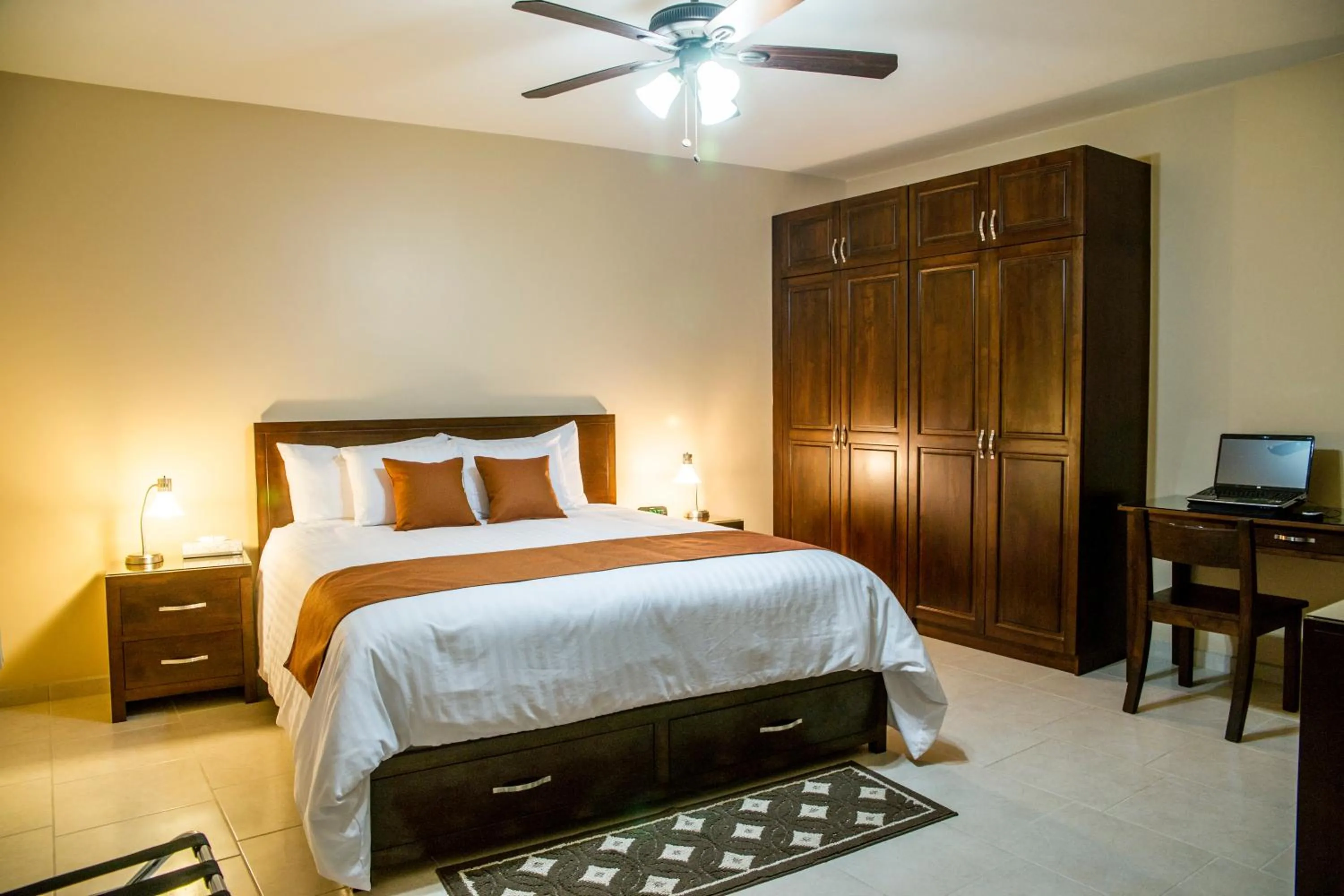 Photo of the whole room, Bed in Bugambilias Suites