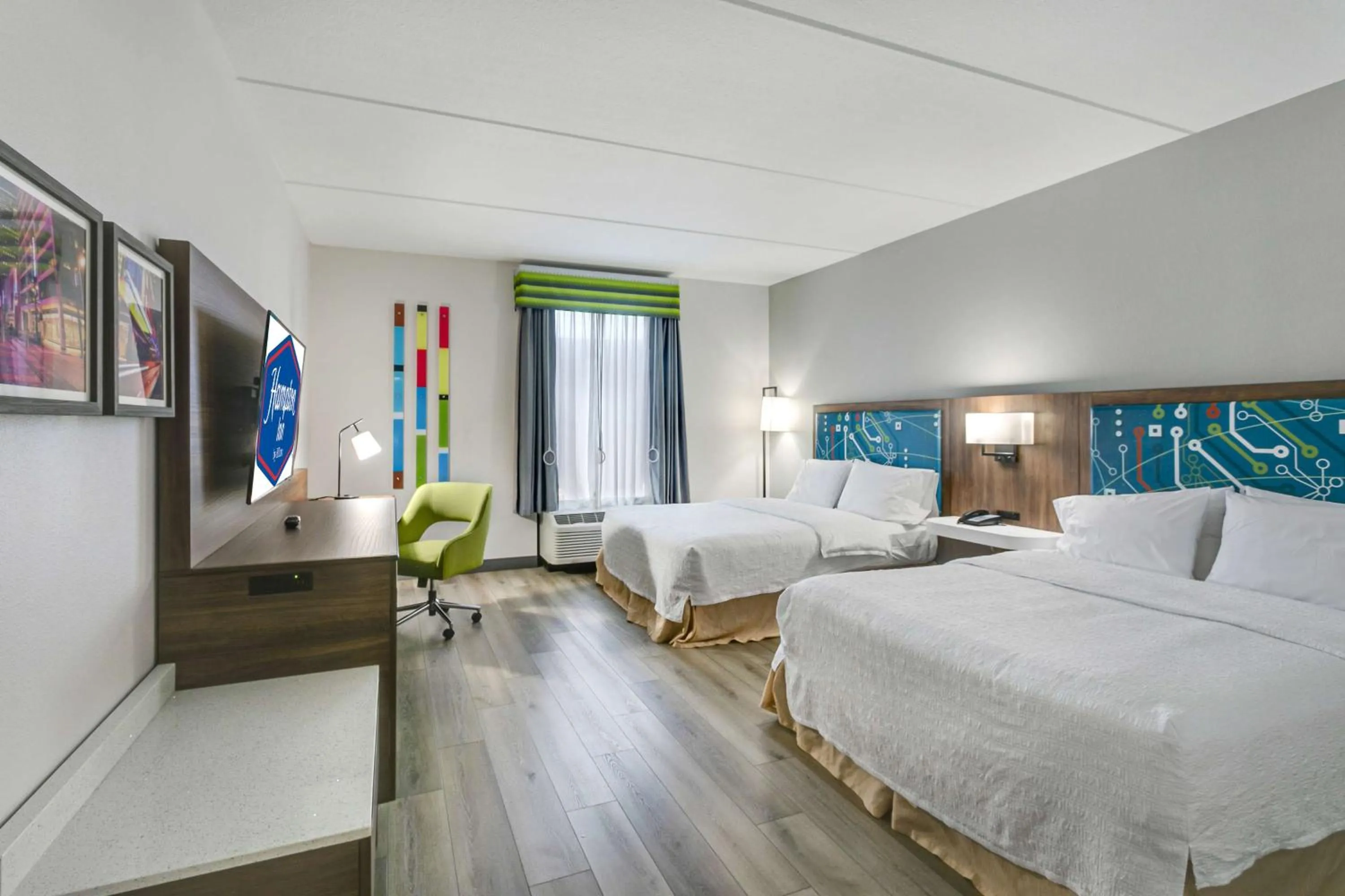 Bed in Hampton Inn Houston-Pearland, TX