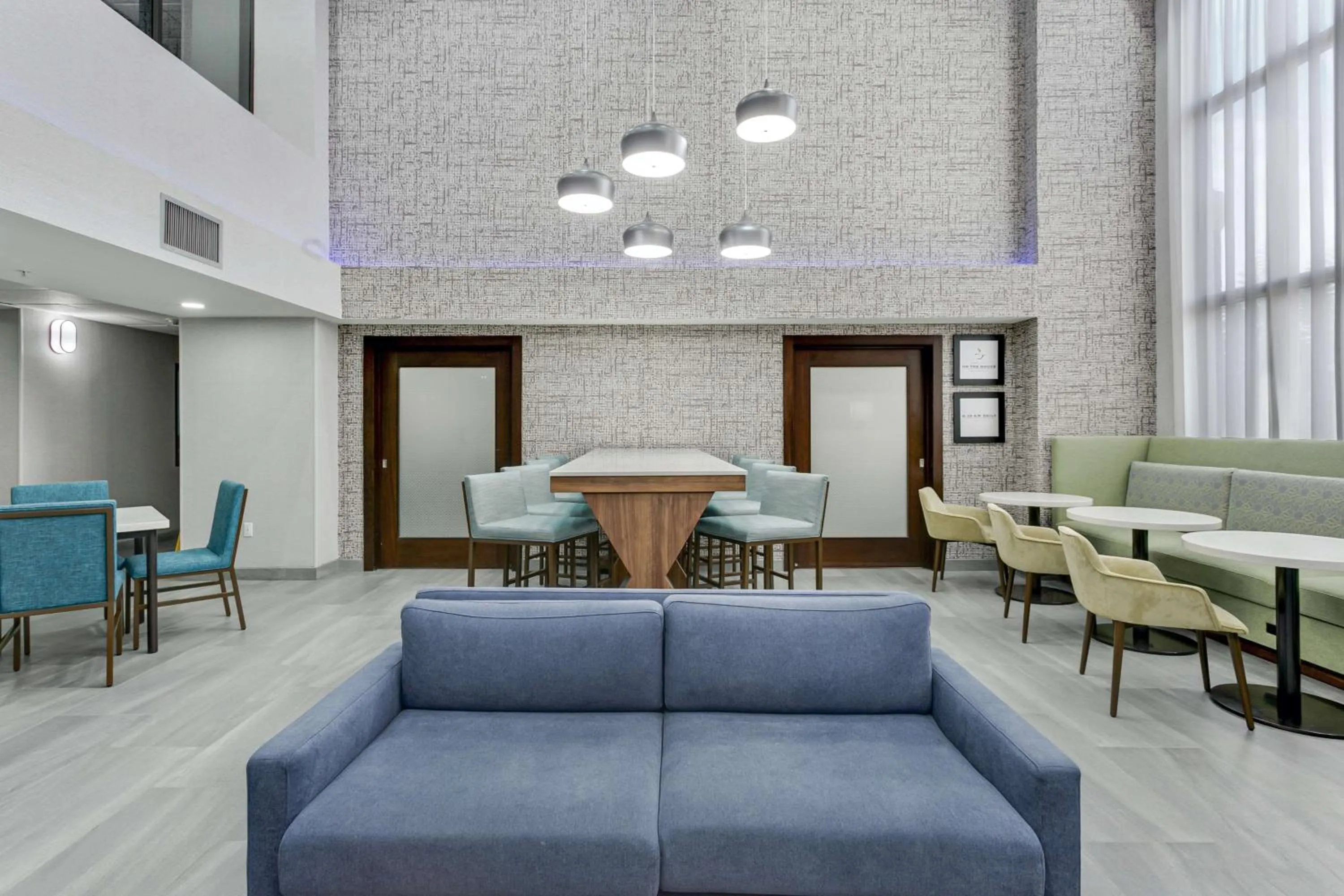 Lobby or reception in Hampton Inn Houston-Pearland, TX