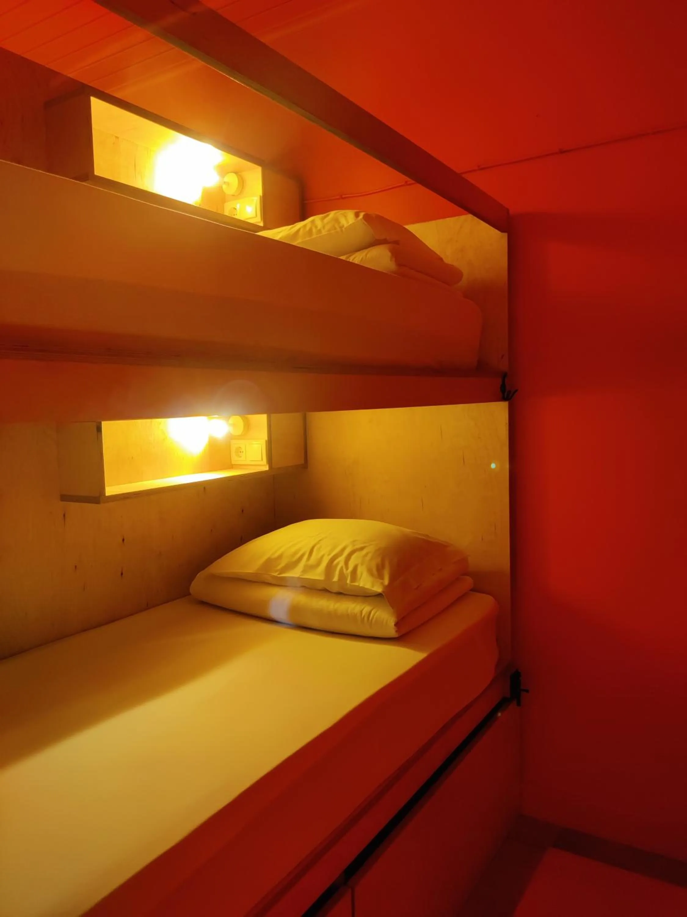 bunk bed, Bed in Out of the Blue