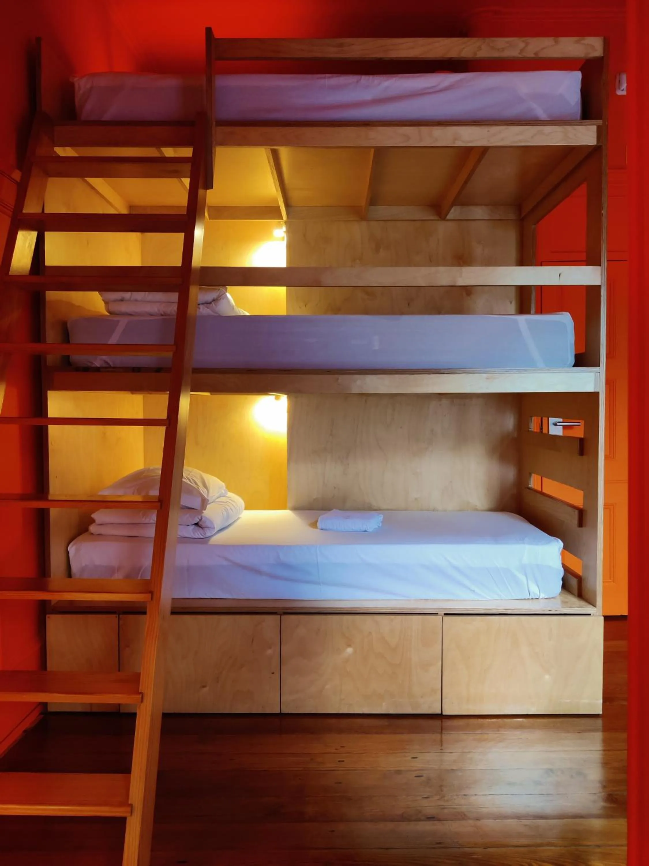bunk bed, Bed in Out of the Blue